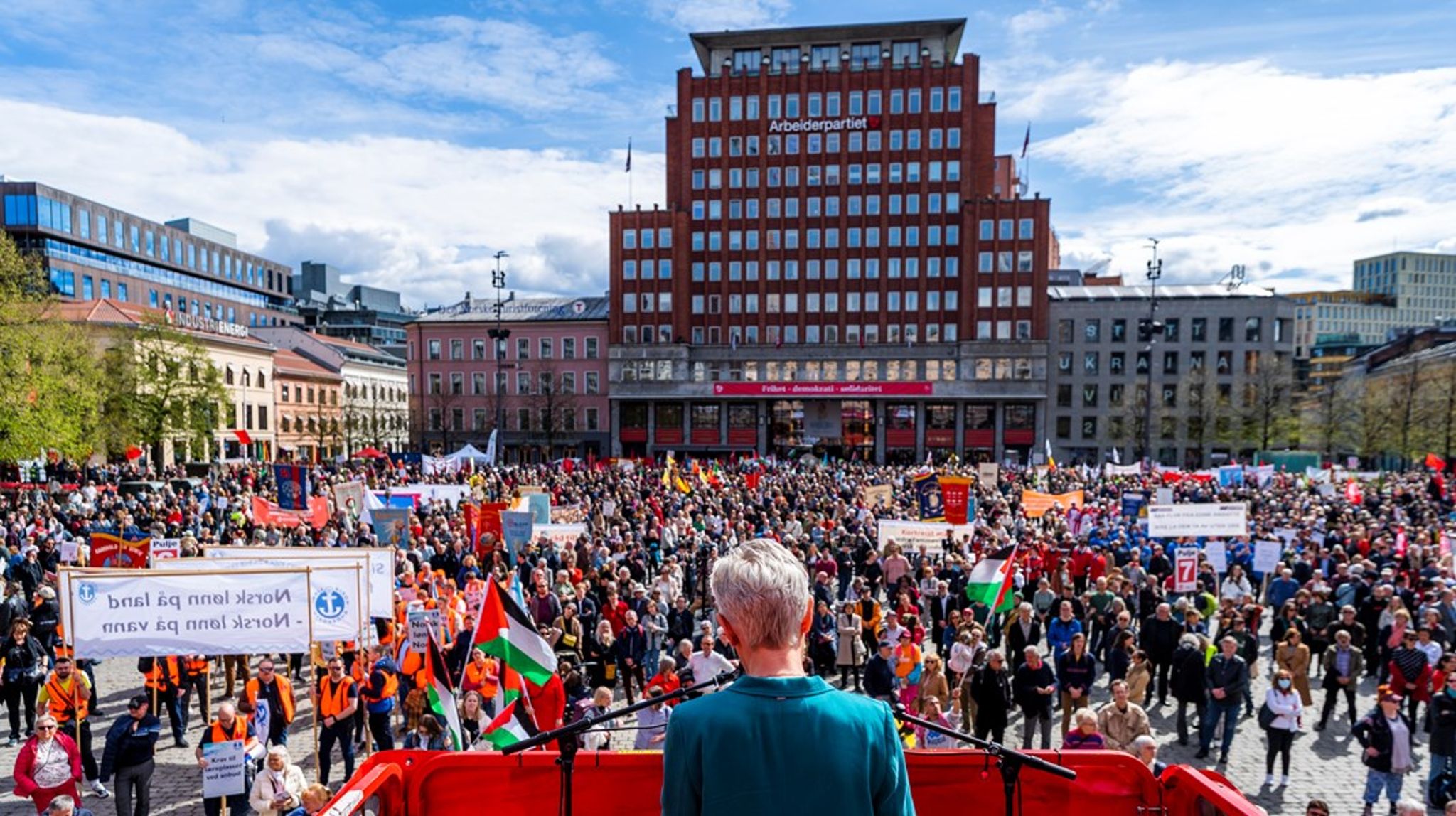 Peggy Hessen Følsvik holder tradisjonen tro hovedtalen på Youngstorget i Oslo 1. mai. 
