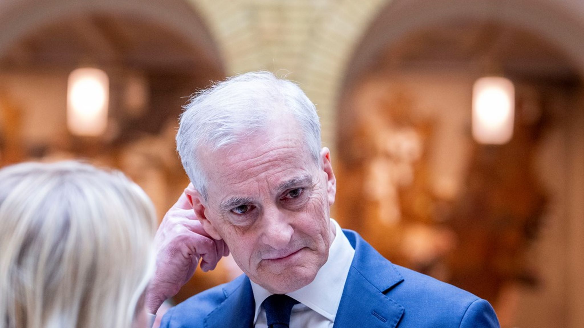 Statsminister Støre kan bli nødt til å klø seg hodet for å finne ut hvilket tall man skal lande på når Nansen-programmets ramme sannsynligvis skal økes.