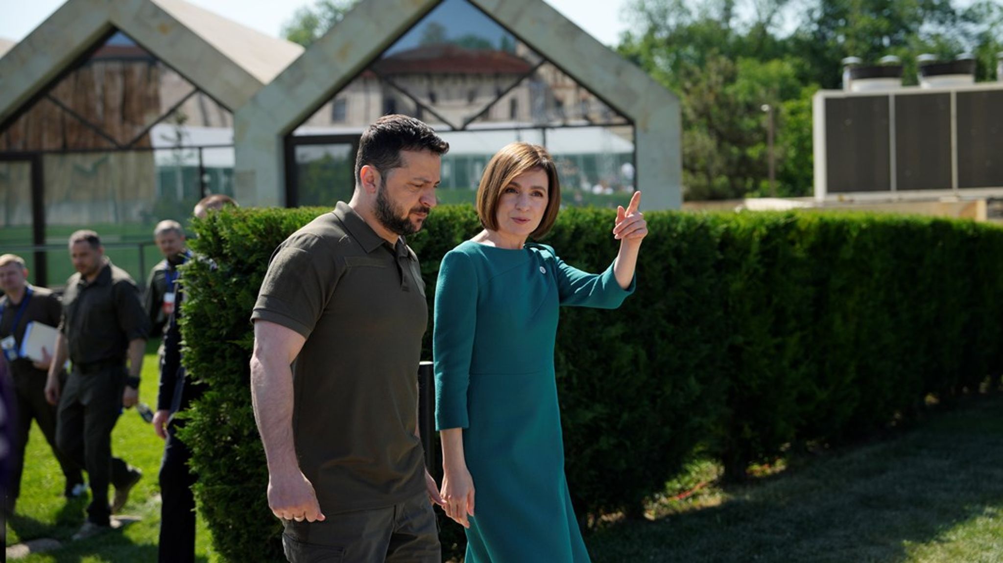 Moldova-president Maia Sandu tok imot Ukraina-president Volodymyr Zelenskyj under et toppmøte i fjor sommer.