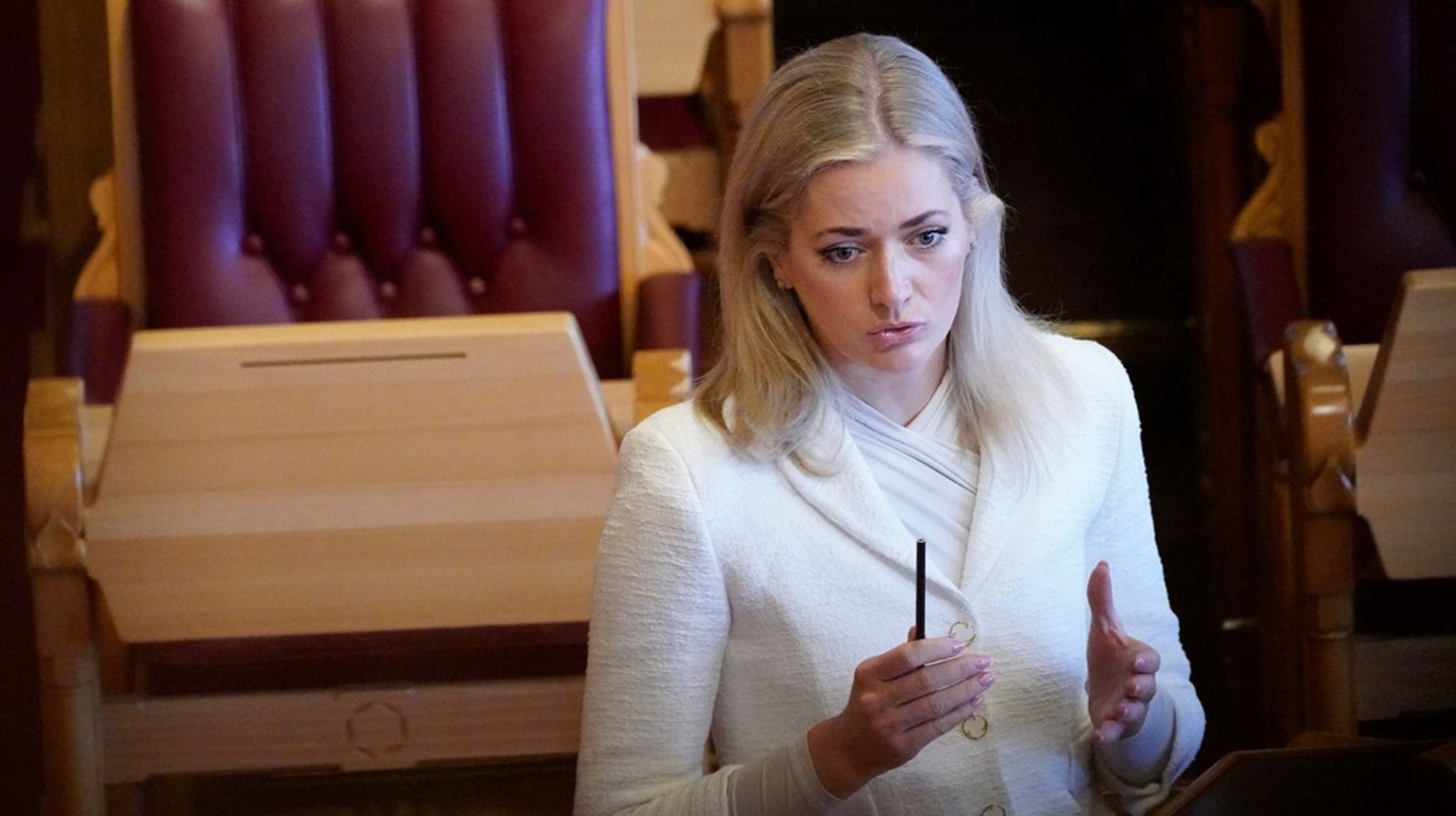Justisminister Mehl kommer til Stortinget for å overvære behandlingen av hennes redegjørelser om NSM-saken.