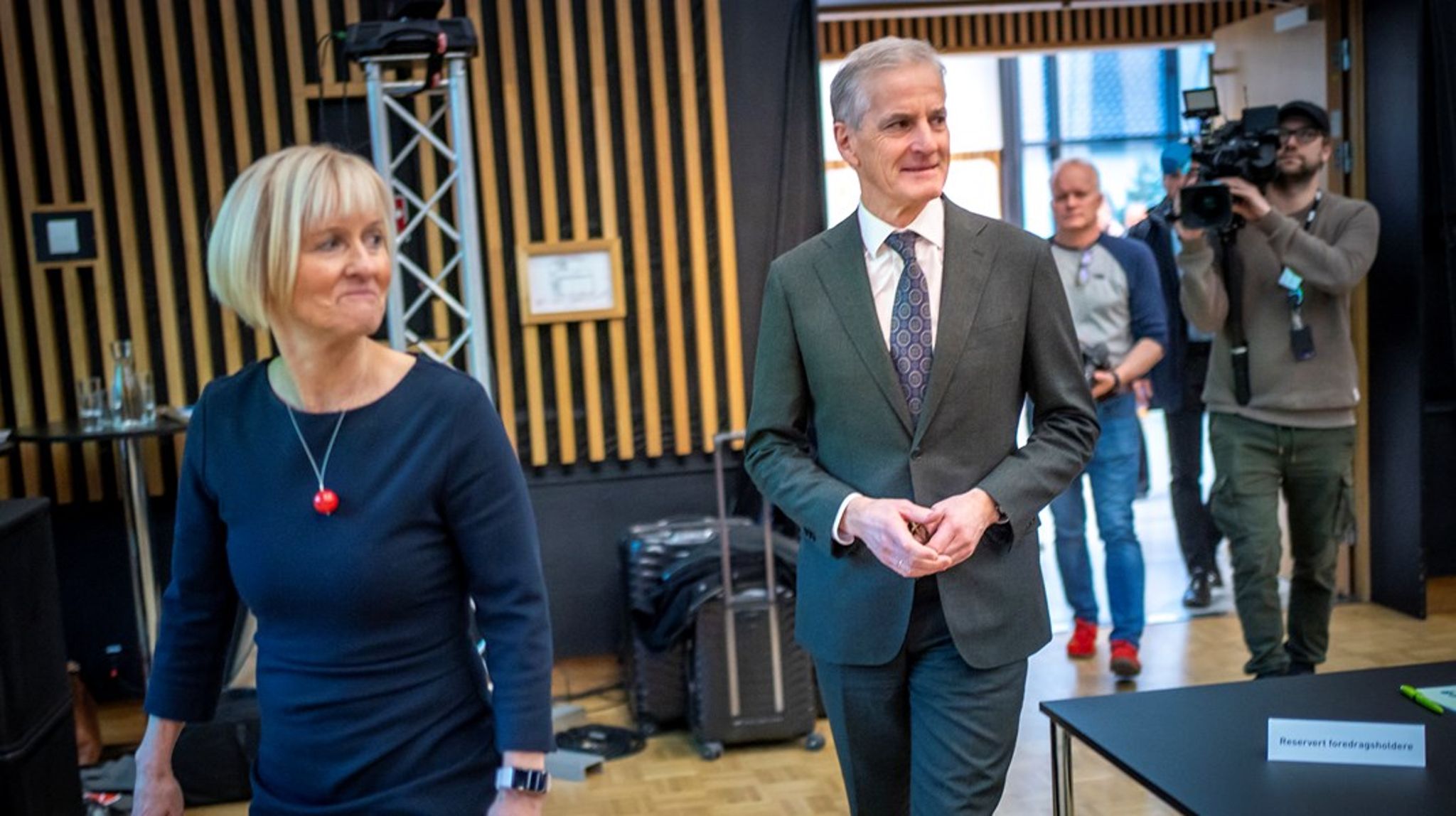 SLÅR ALARM: – For å løse opp i denne fastlåste situasjonen, ber vi derfor nå om bistand fra Statsministerens kontor, sier Ragnhild Lied i Unio. Her sammen med statsminister Jonas Gahr Støre på Unio-konferansen i 2022. 