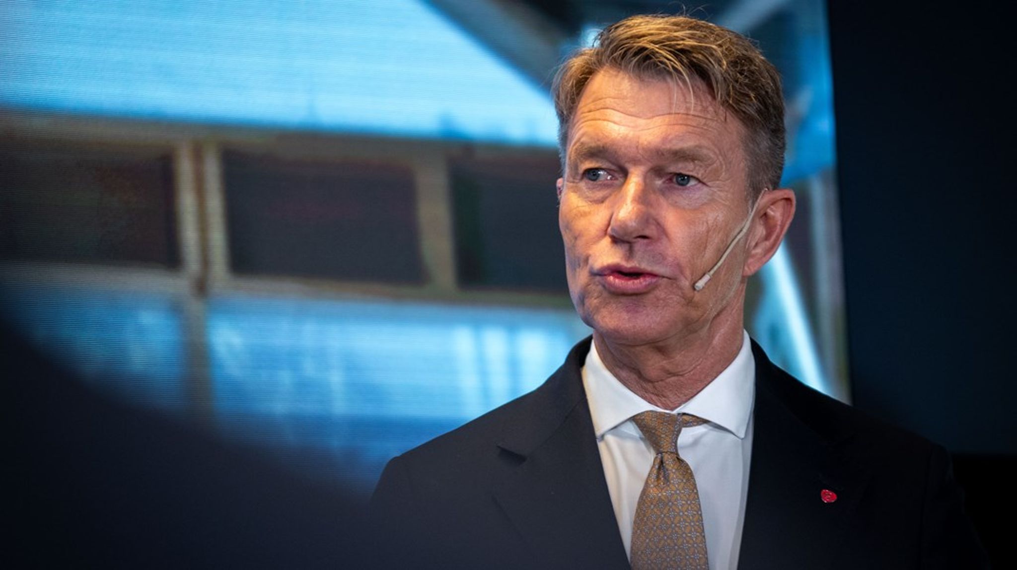 Terje Aasland (Ap) får en statusrapport for klima 2024 av olje- og gassnæringen.
