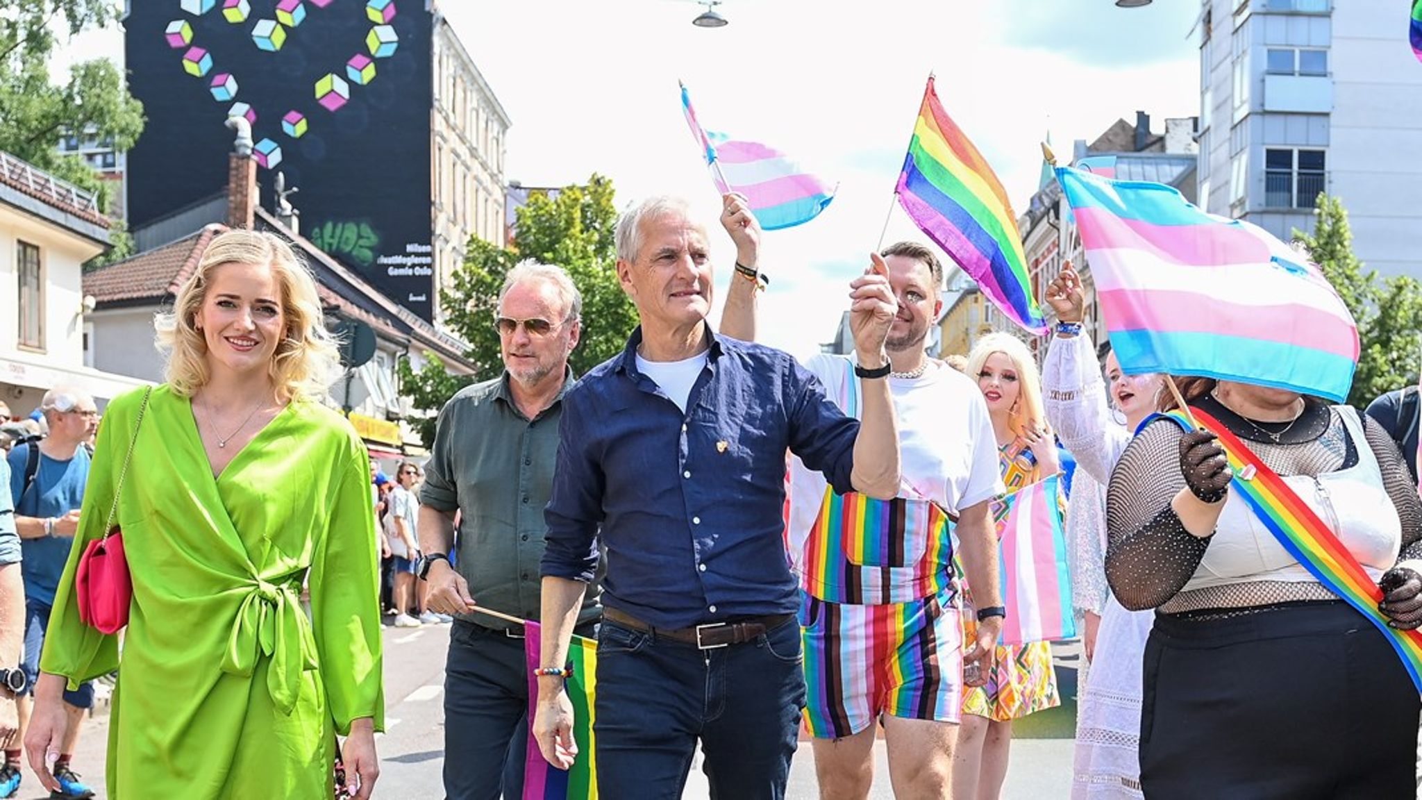 Uken preges av Pride-arrangementer over hele landet. Her fra fjorårets parade der justis- og beredskapsminister Emilie Enger Mehl og statsminister Jonas Gahr Støre gikk i front. 