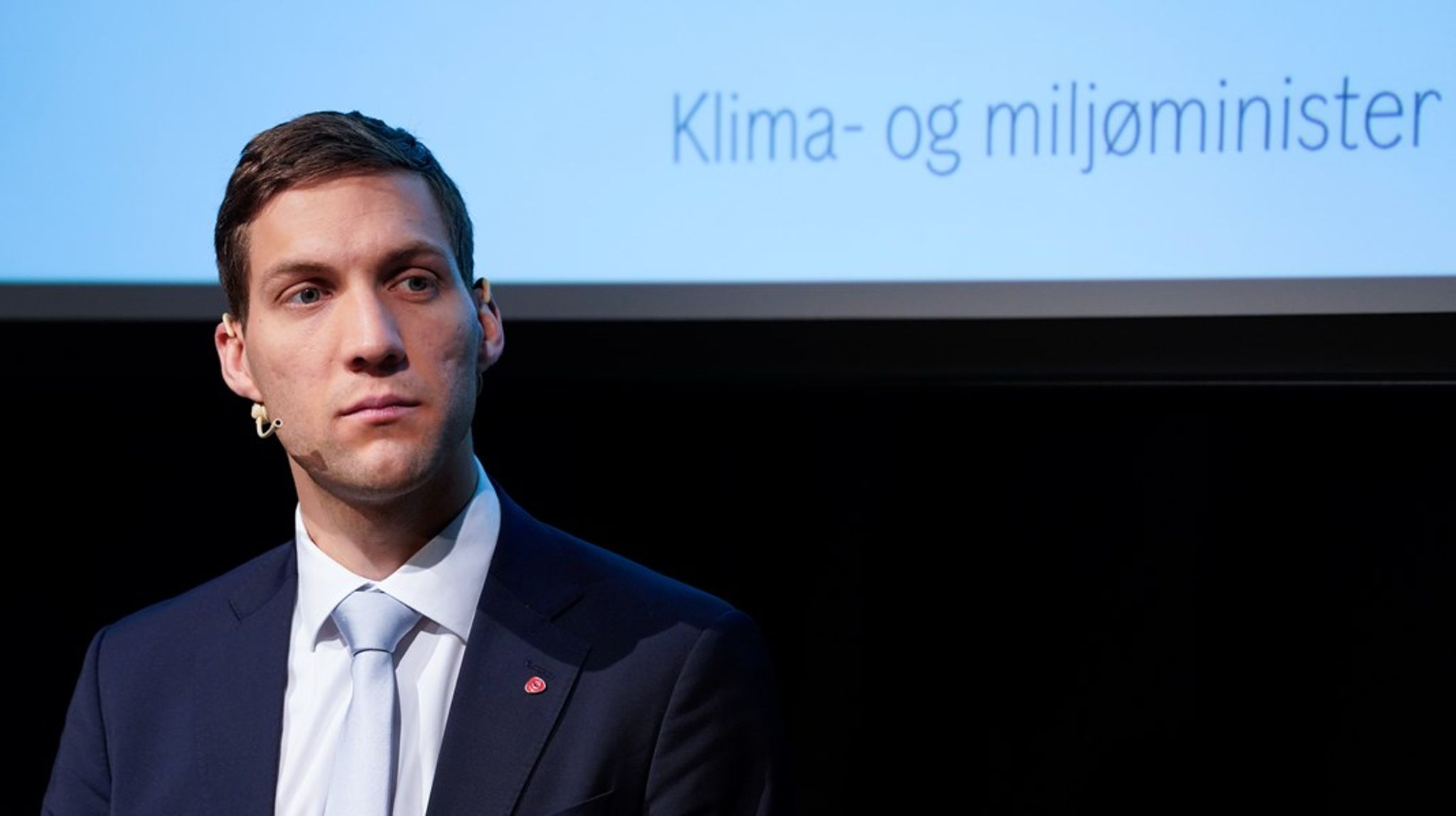Det er mange som har lyst til å jobbe i departementet til klima- og miljøminister Andreas Bjelland Eriksen (Ap).