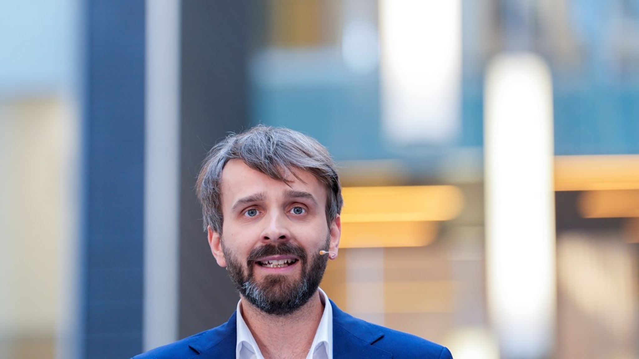 Helseminister Jan-Christian Vestre skal ut på tur denne uka. 