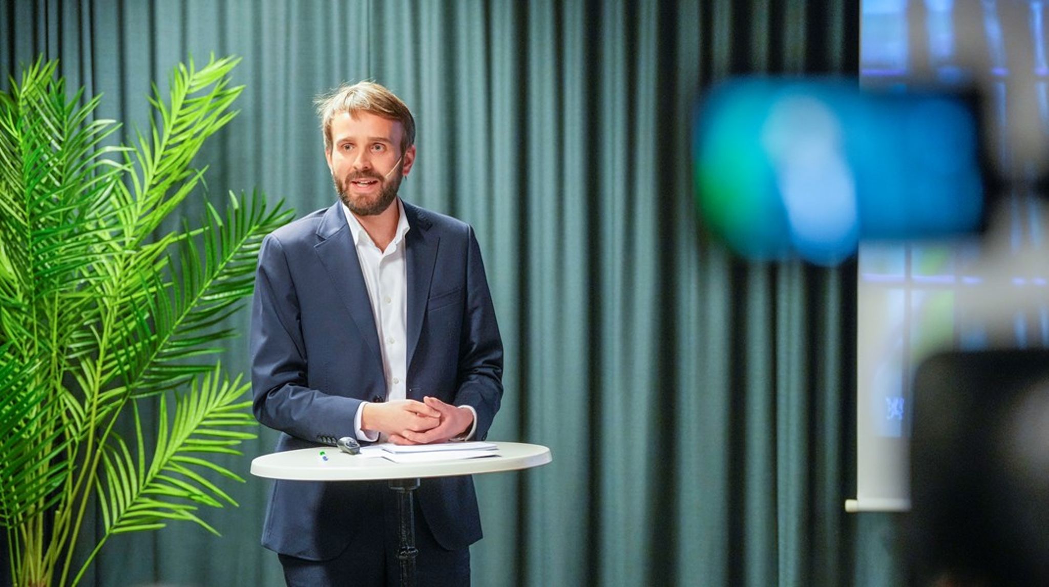 Næringsminister Jan Christian Vestre sier det haster å omstille samfunnet i en mer bærekraftig retning. Han mener at økt gjenbruk kan være et viktig bidrag og at dagens brukthandellov er gammeldags. Forslag til ny lov vil komme i 2023.