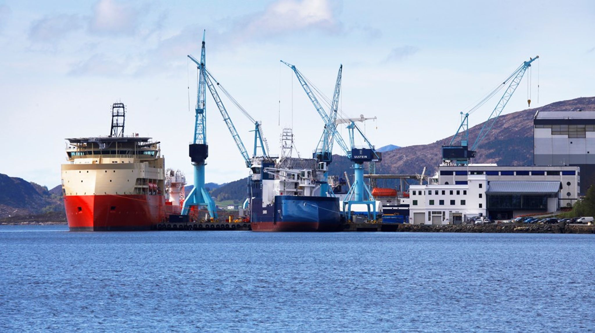 Den norske maritime industrien er verdensledende på sitt felt, og spesielt innen teknologiutvikling og innovasjonsevne, sier innsenderne av dette debattinnlegget. Her fra&nbsp;Ulstein Verft i Ulsteinvik i Møre og Romsdal.