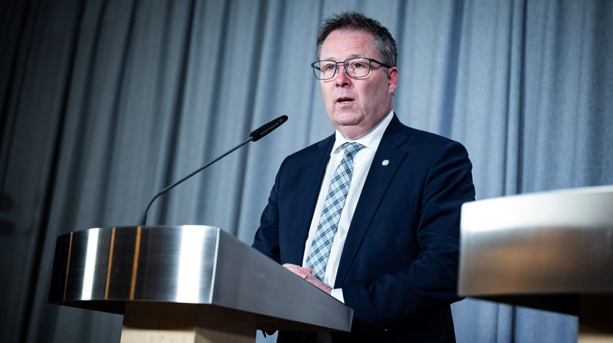 Forsvarsminister Bjørn Arild Gram (Sp) må finne fram storskoene, for nå skal han nordover.