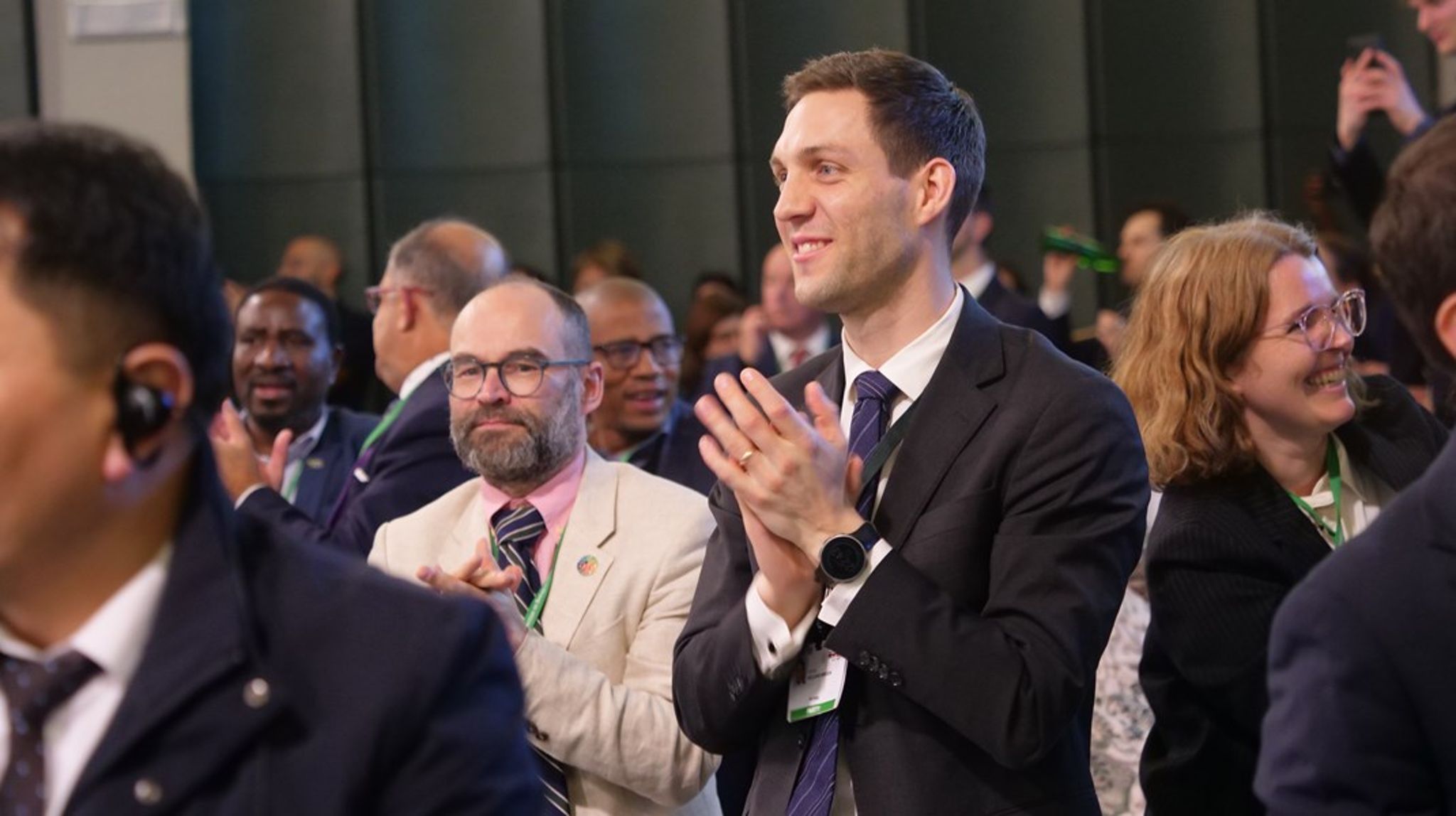 Klima- og miljøminister Andreas Bjelland Eriksen deltok under de viktige naturforhandlingene i Roma denne uken, som endte med enighet. Her sammen med&nbsp;Gaute Hanssen i Norges forhandlingsteam.