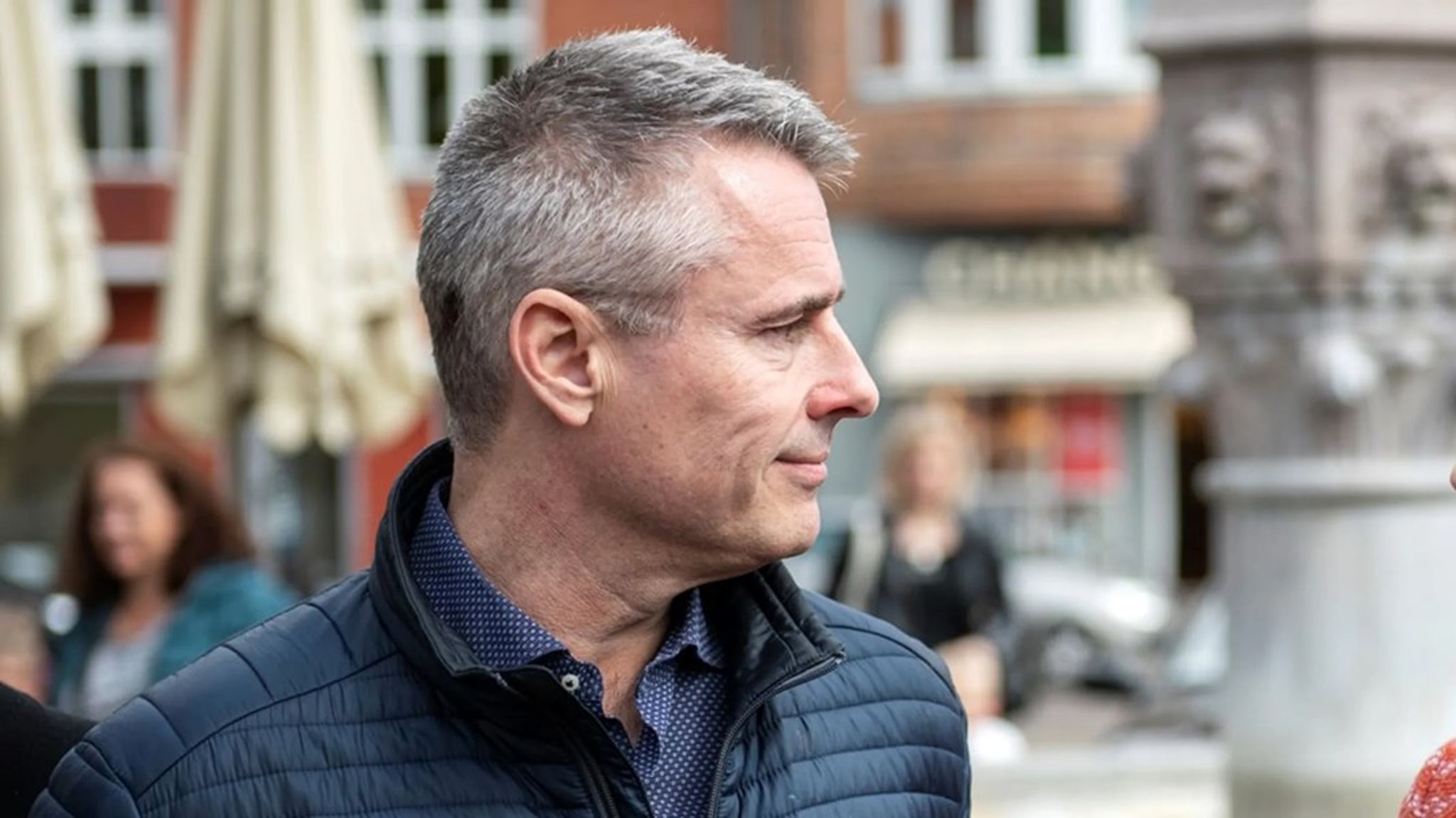 Henrik Sass Larsen er tiltalt for oppbevaring av grovt overgrepsmateriale. Han har vært folketingsmedlem og statsråd for Socialdemokratiet. 