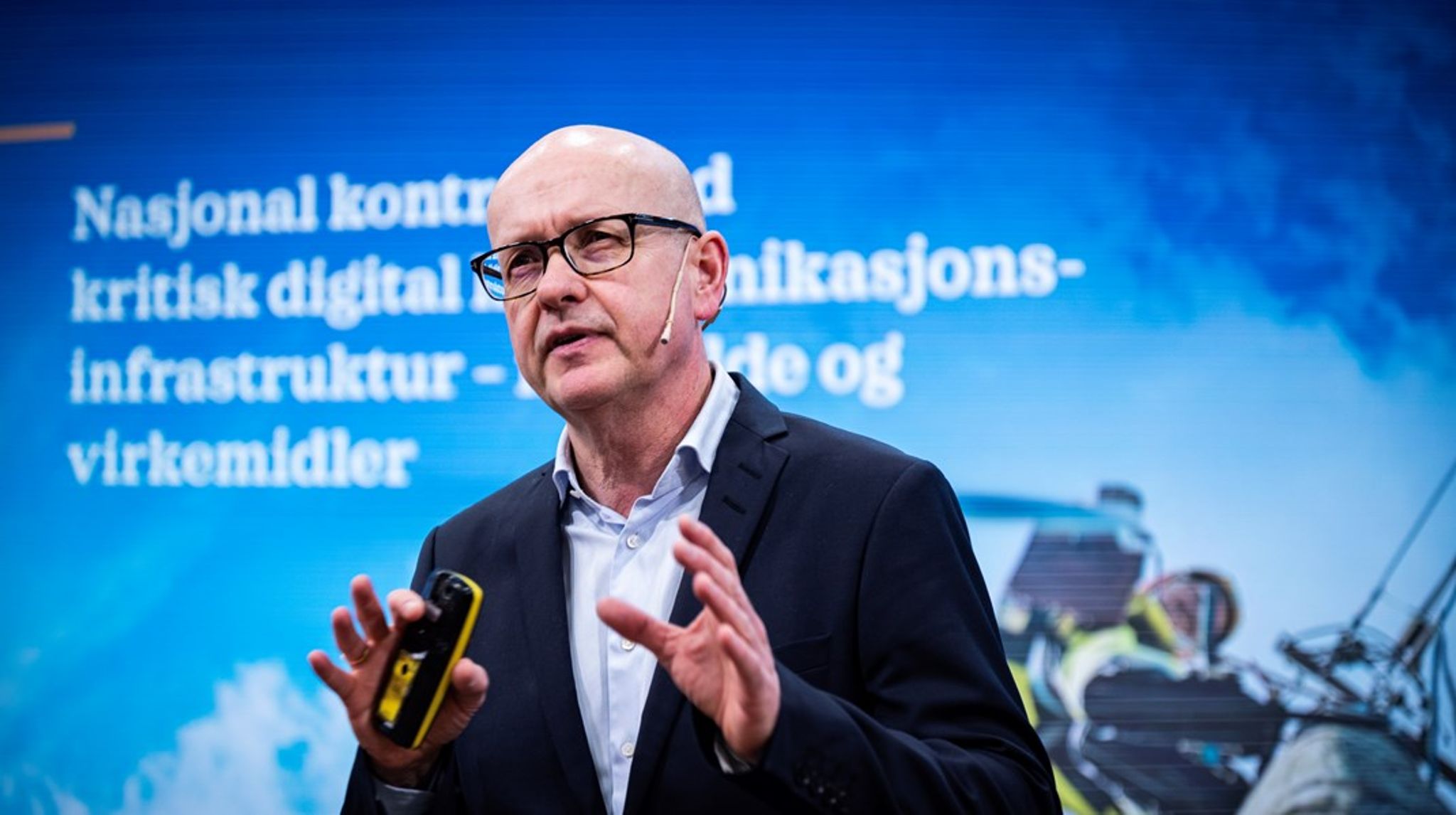 Professor Olav Lysne er bekymret over hvor lite vi faktisk vet om hvilke digitale tjeneste det offentlige er avhengig av - og hvor de eies eller driftes fra.