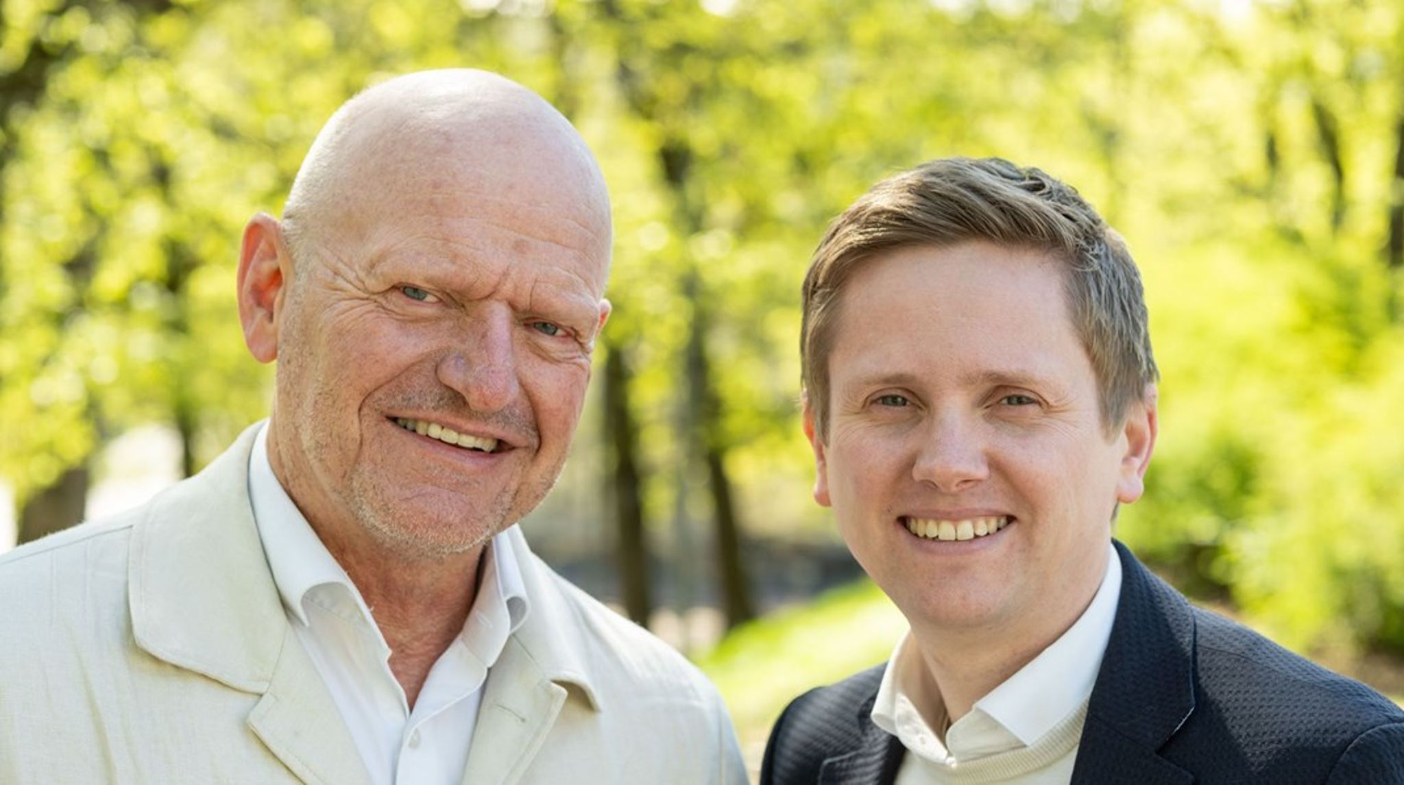 Avtroppende daglig leder Bjørn Rønning gir stafettpinnen videre til Reynir Johannesson, men blir værende i organisasjonen. <br>