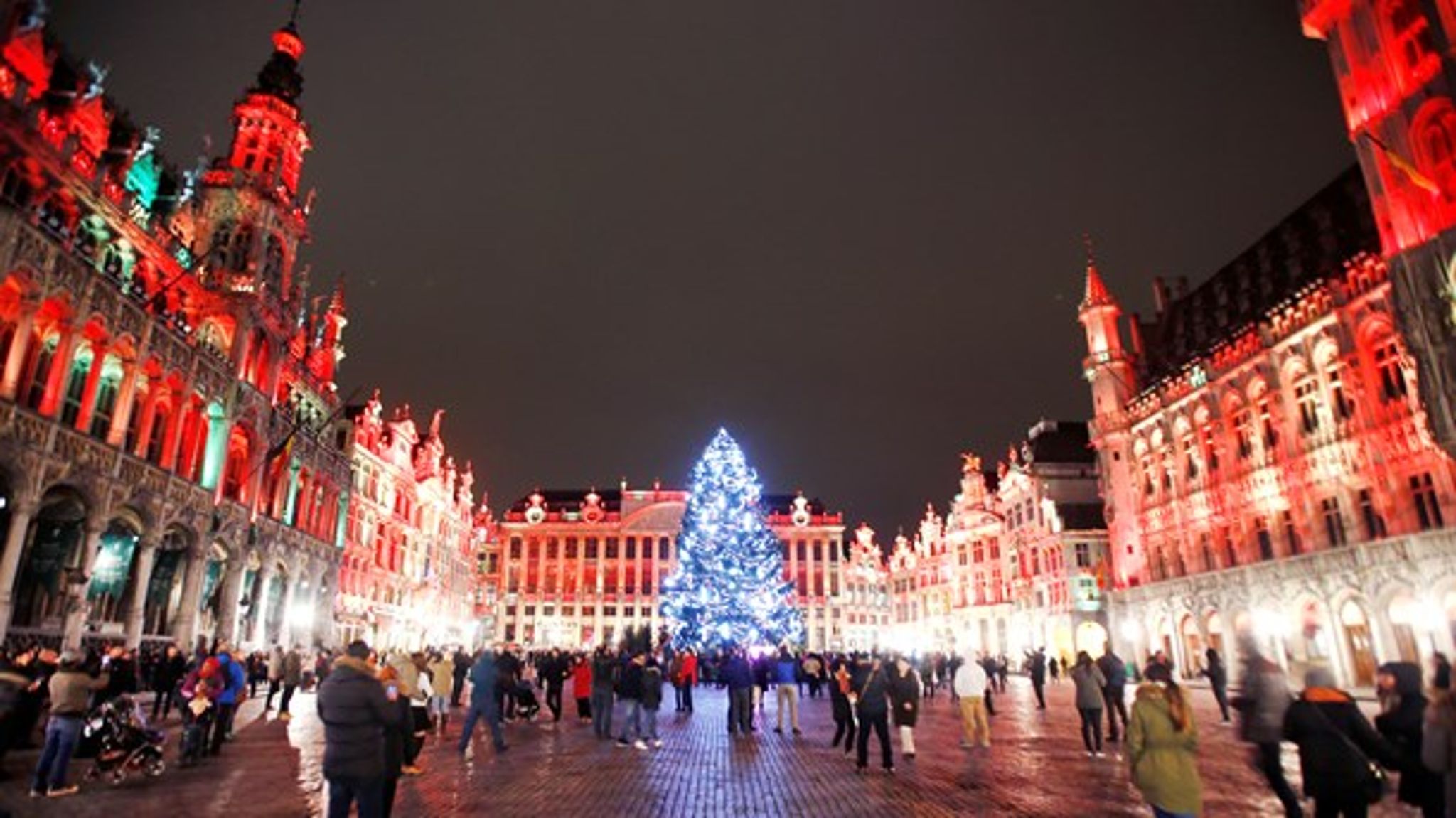 Energikrise til tross - med et opplyst og julepyntet Grand Place i hjertet av Brussel, ønsker vi alle lesere en riktig god jul! 