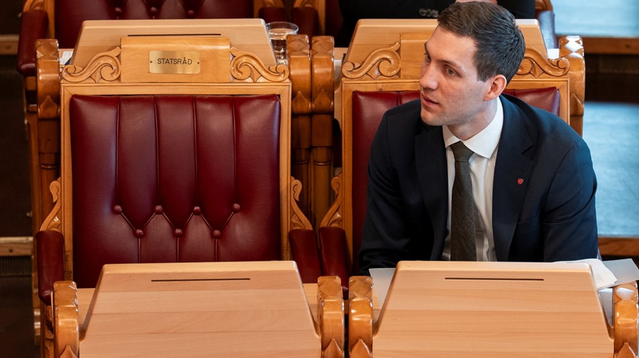 Andreas Bjelland Eriksen skal motta en rapport om sirkulær økonomi. Her er statsråden på Stortinget, som har nok en travel uke i vente.