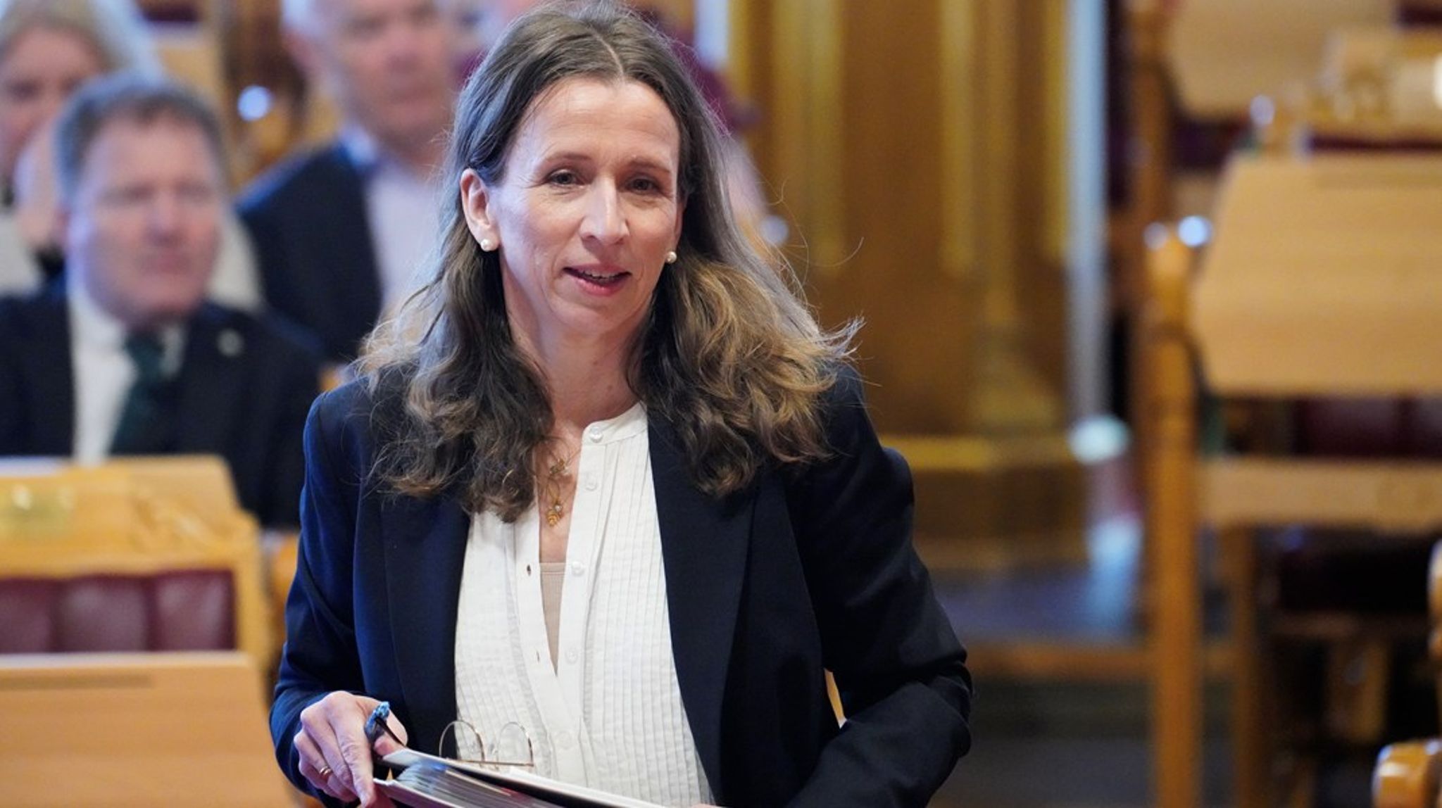 Justisminister Astri Aas-Hansen har hastebehandlet nye lover om bevæpning av politiet, og denne kan bli vedtatt denne uken. Det blir maratondager på Stortinget i kommende uke. 