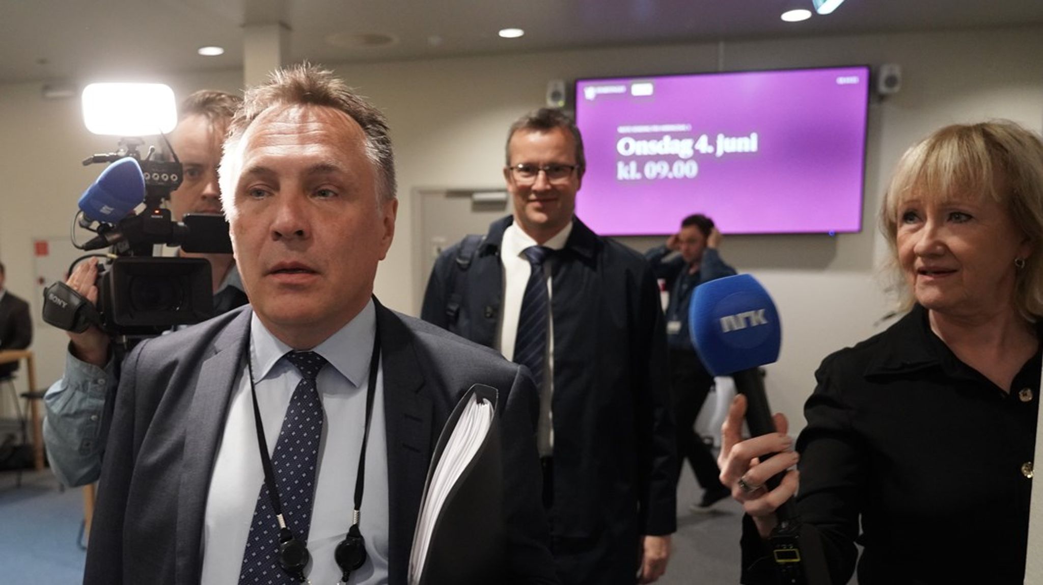 Forsvarsminister Tore O. Sandvik måtte møte i høring i kontroll- og konstitusjonskomiteen onsdag.