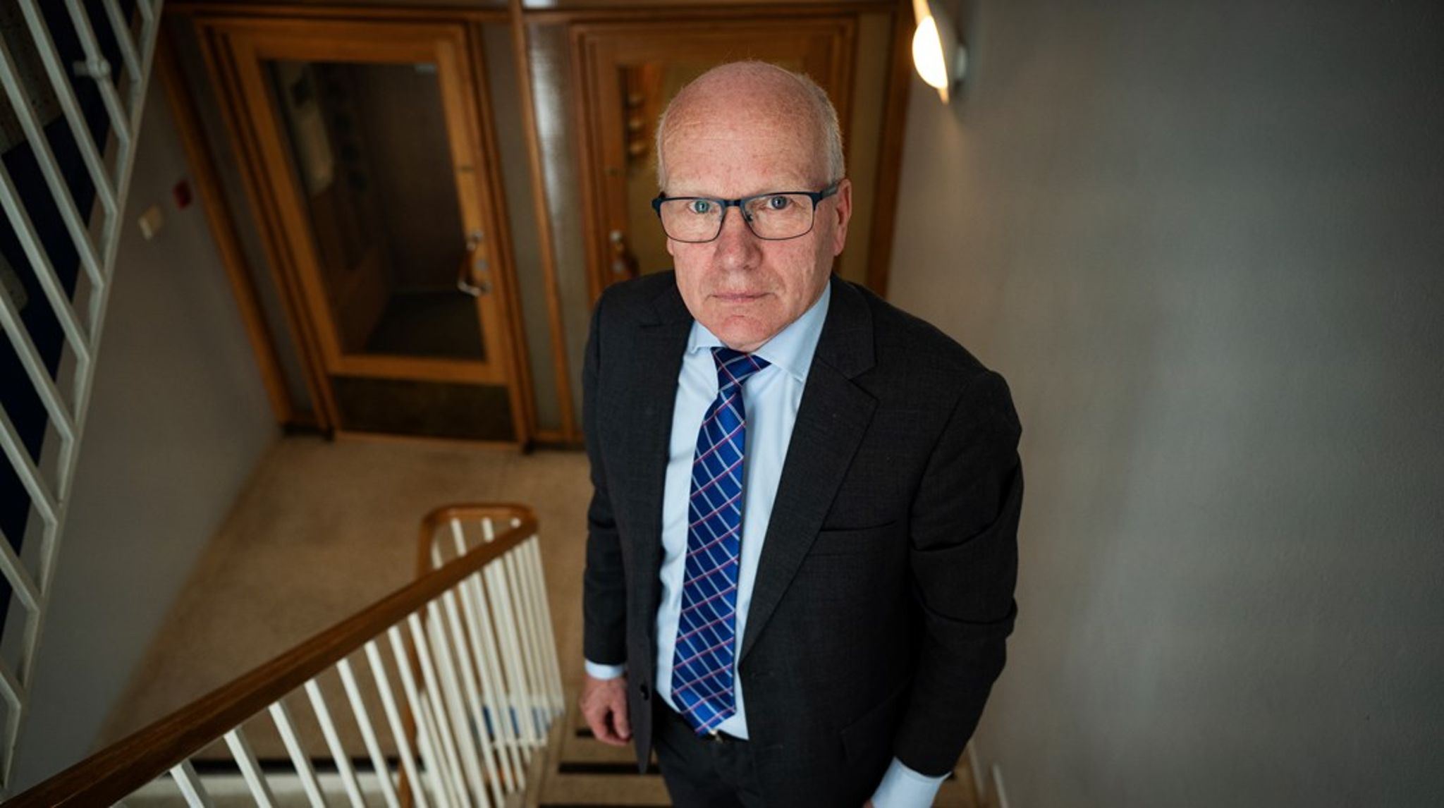 Stortingsrepresentant Hårek Elvenes (H) synes at det er dypt urovekkende at forsvarsministeren ikke klarte å svare på spørsmålene som han stilte i Stortinget mandag.