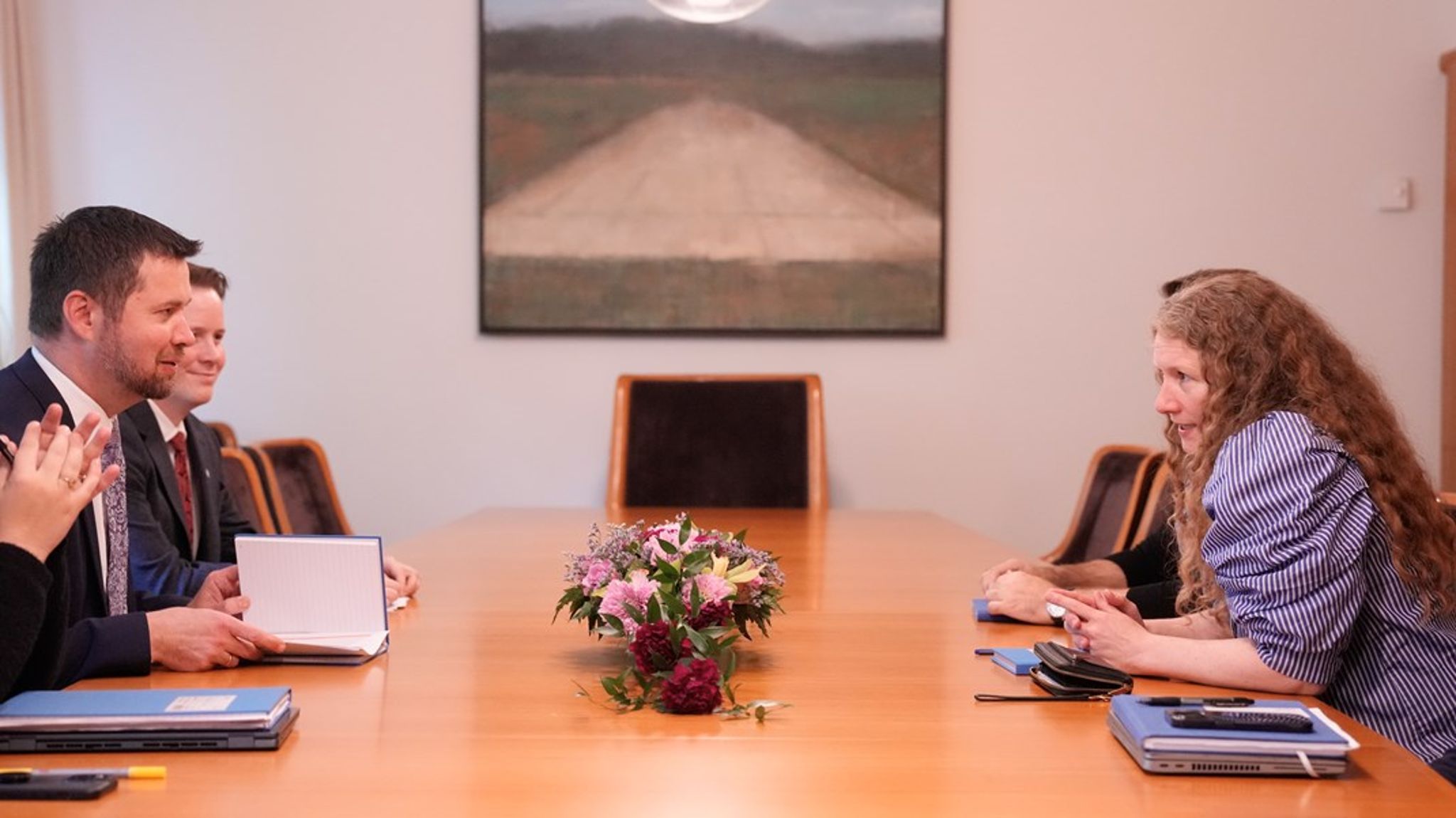 Det haster for Geir Pollestad og Tuva Moflag og de andre som deltar i forhandlingene om revidert budsjett å bli enige, skal finanskomiteen rekke avgivelsesfristen på fredag. Mest sannsynlig går det mot utsatt frist.