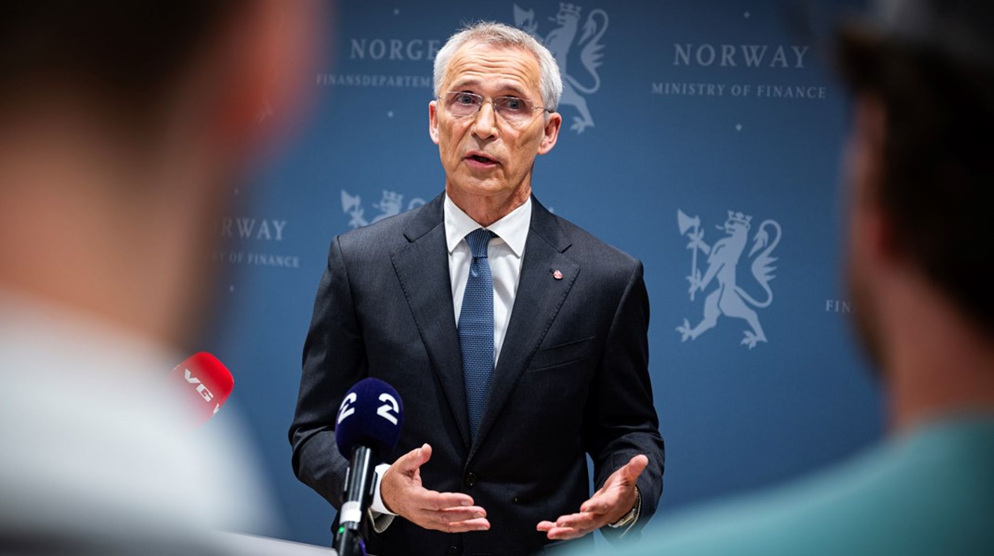 Finansminister Jens Stoltenberg får ni dager på seg til å svare Stortinget om Oljefondets Israel-investeringer. 