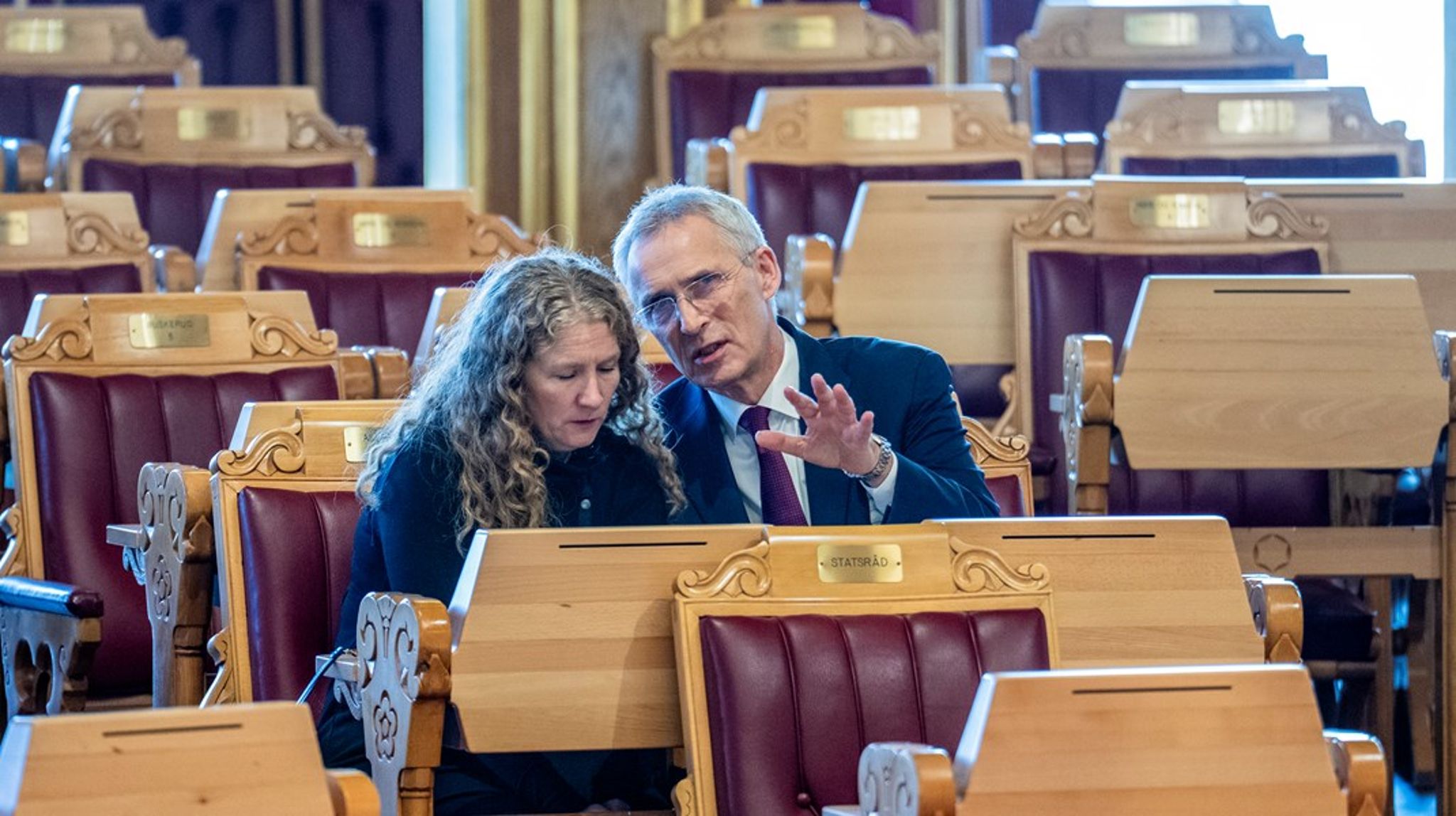 Finansminister Jens Stoltenberg la frem regjeringens forslag til statsbudsjett. Nå blir det opp til Aps finanspolitiske talsperson, Tuva Moflag, å få flertall for budsjettet i Stortinget.