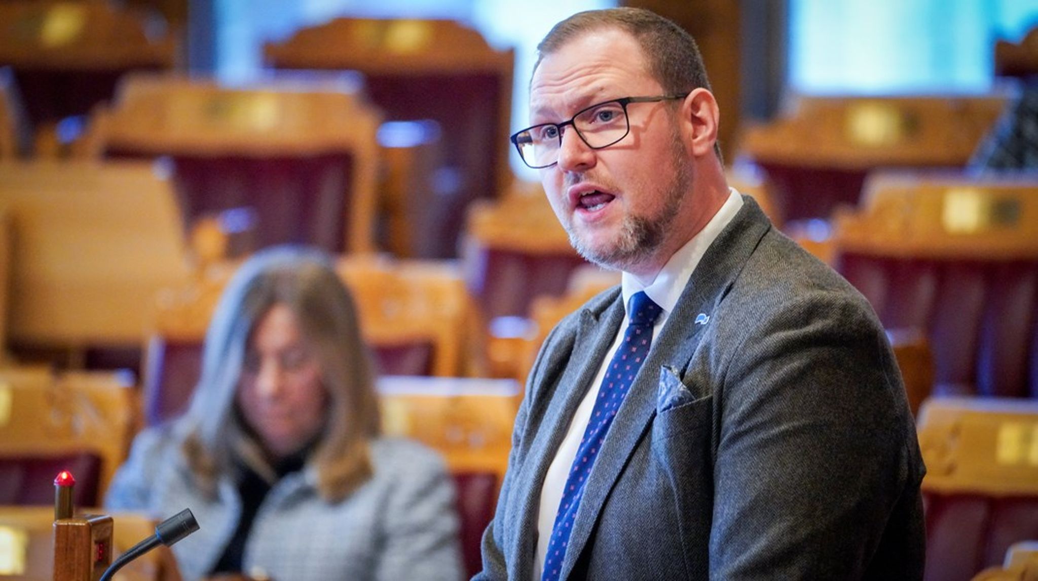 Høyre og Erland Svardal Bøe har kritisert regjeringen for ikke å prioritere medinsinfrie tilbud til psykisk syke. 