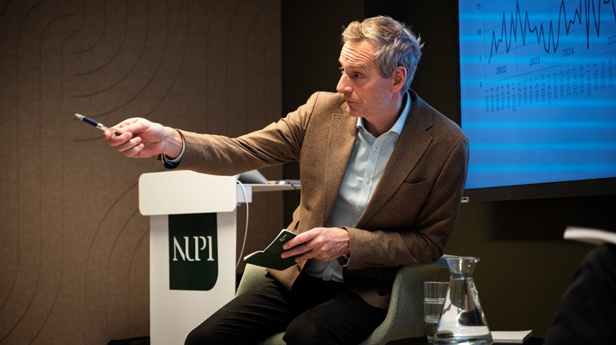 Forsker 1, Karsten Friis, presenterte en ny Nupi-rapport om krigen i Ukraina på tirsdag.