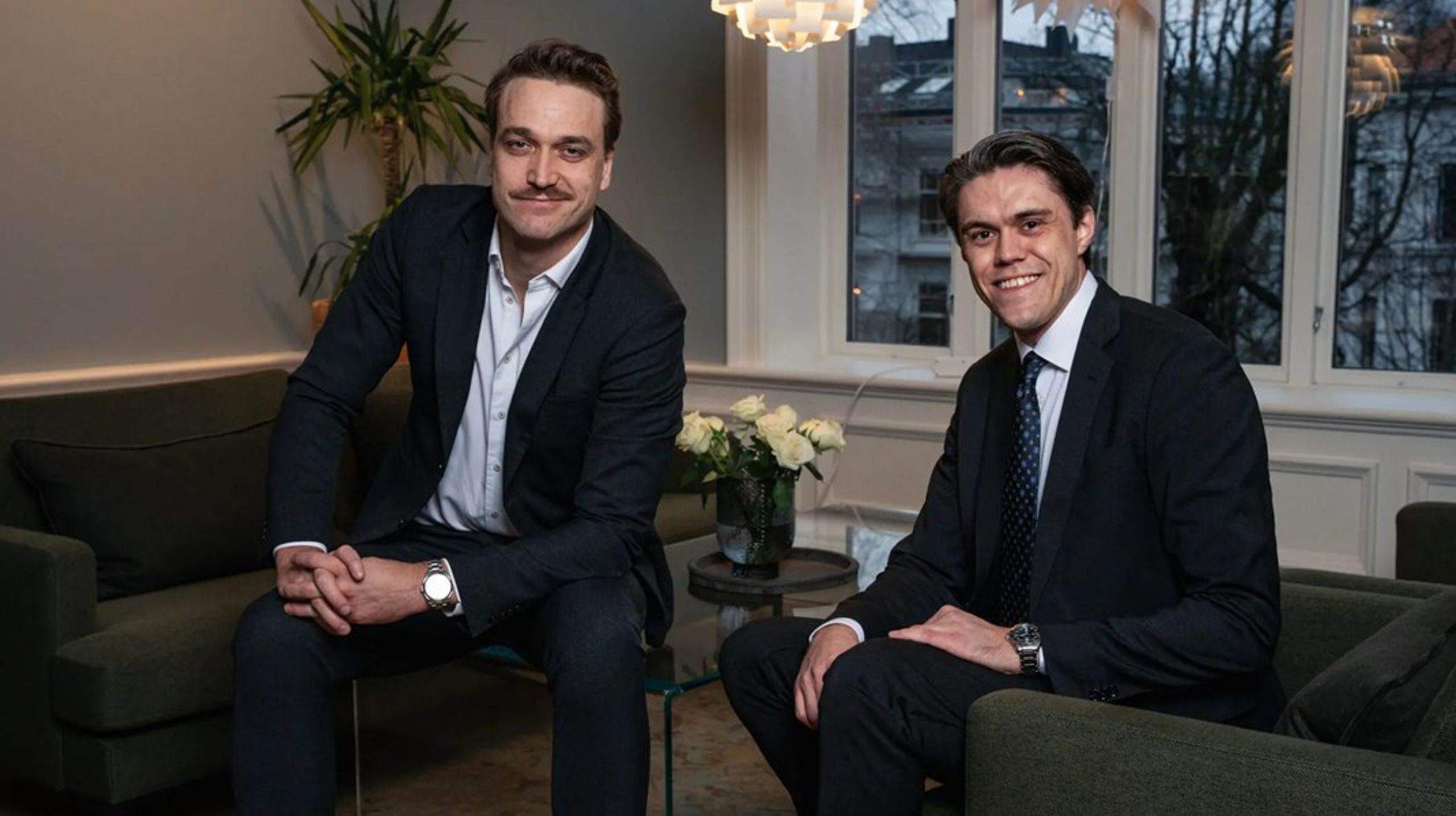 Herman Fåne begynner i Kruse Larsen. Her sammen med Tim Peters som er partner i Kruse Larsen (t.v).