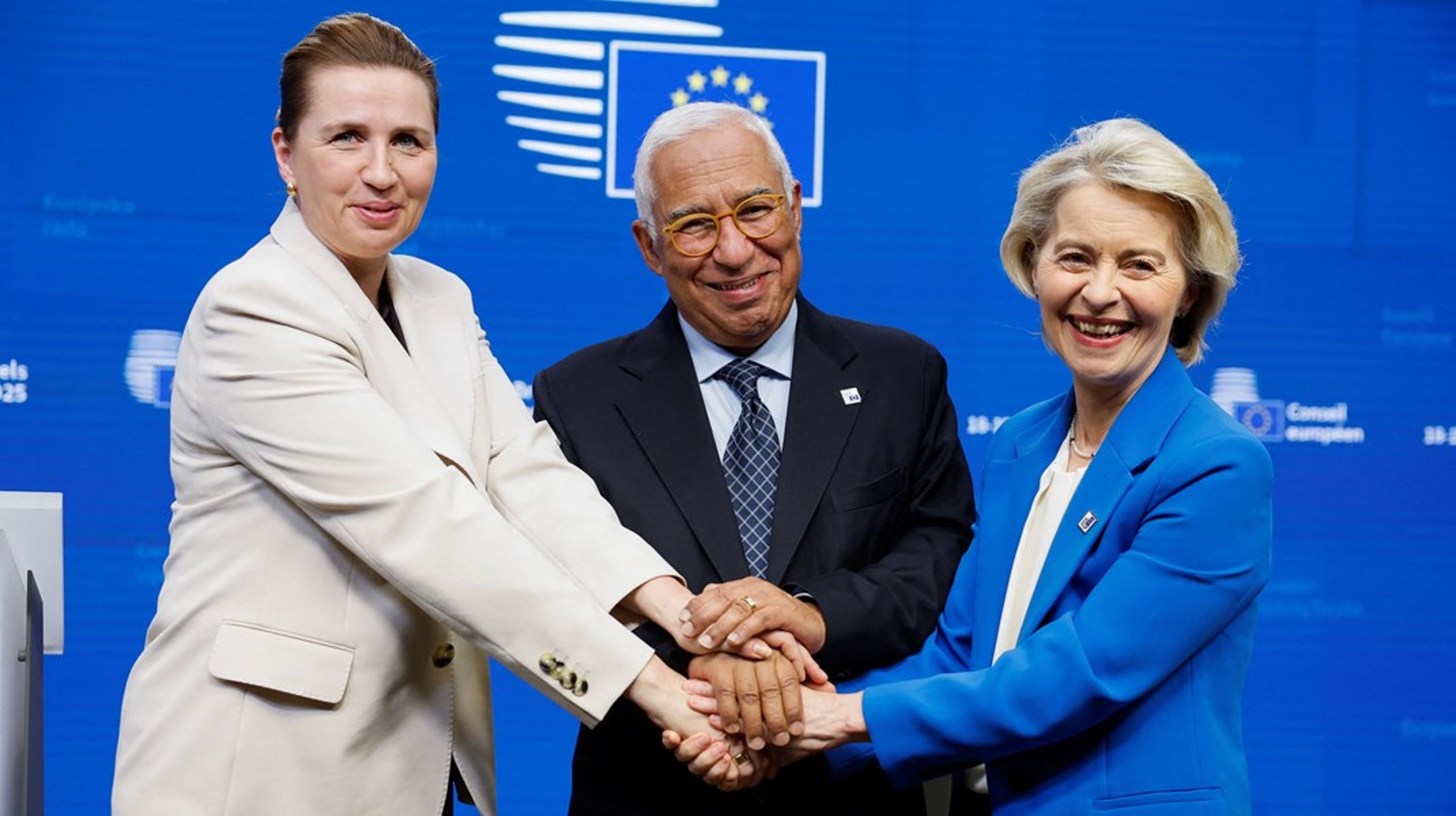 Danmarks statsminister Mette Frederiksen sammen med Rådets president Antonio Costa og kommisjonspresident Ursula von der Leyen. Danmark har formannskapet i EU frem til nyttår.
