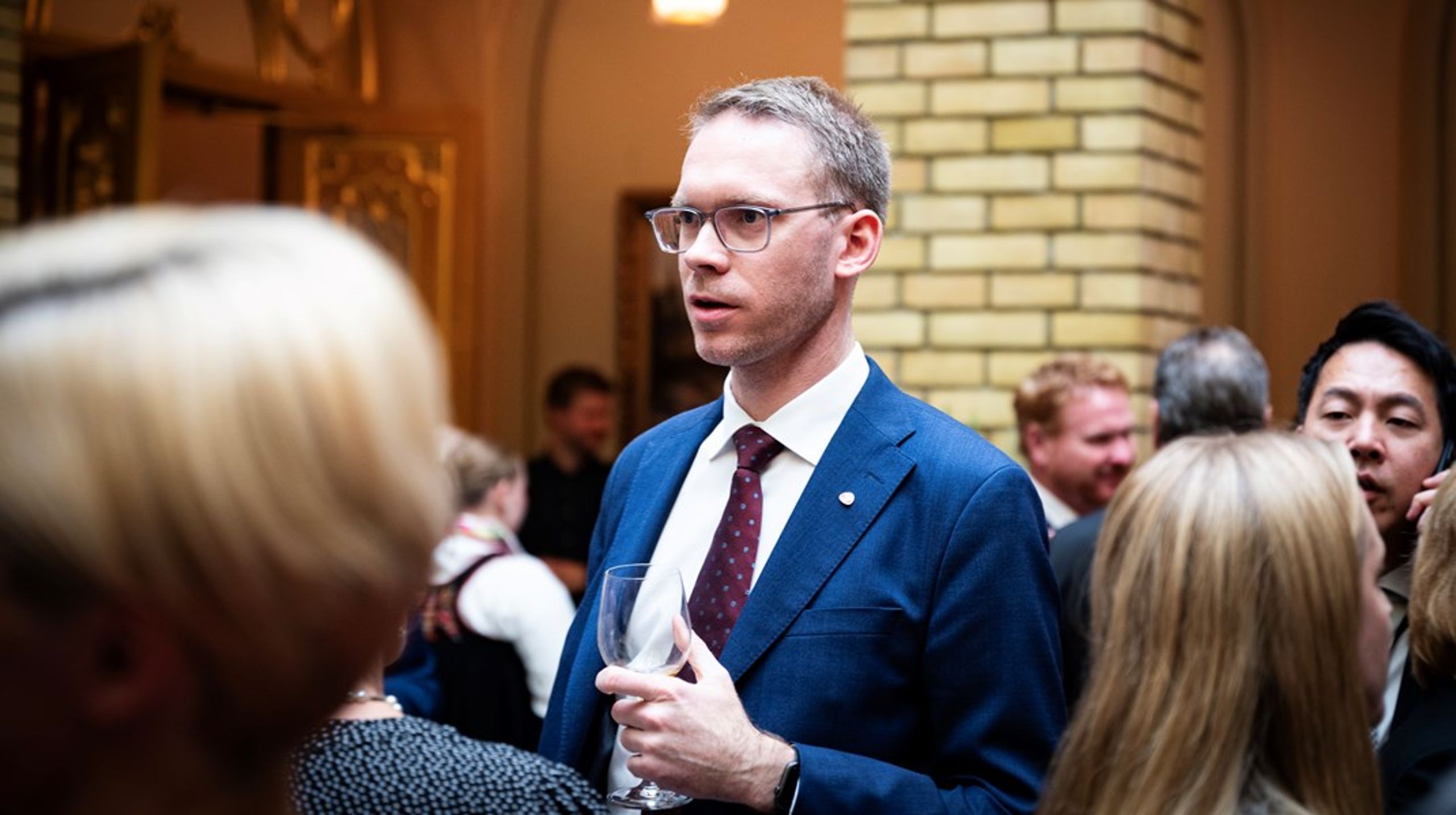 Eigil Knutsen (Ap) skal lede regjeringens skattekommisjon. Han er 37 år, kommer fra Bergen og har sittet på Stortinget i to perioder tidligere.