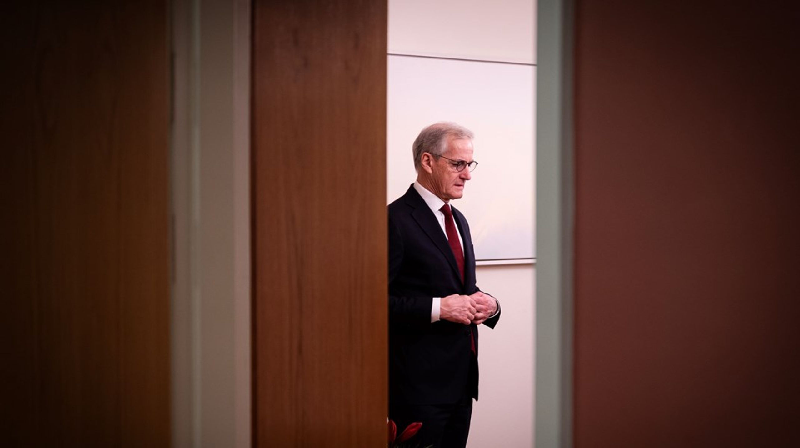 Flere partier mener at statsminister Jonas Gahr Støre bør fordømme USAs angrep mot Venezuela.