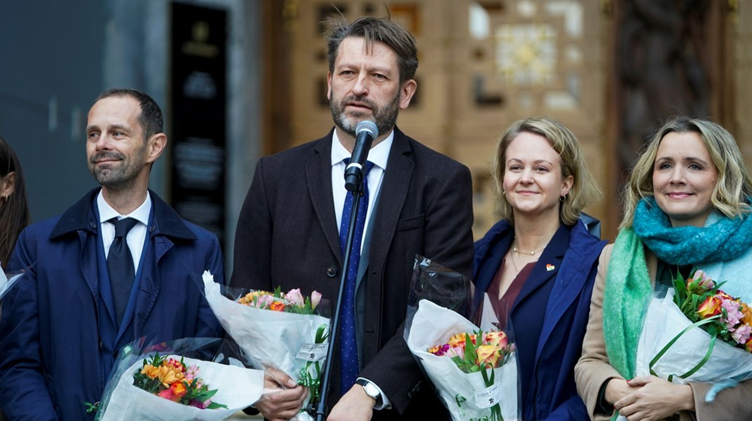 Byråd for miljø og samferdsel, Marit Kristine Vea (t.h.), skal møte på Stortinget fremover. Men byrådsleder Eirik Lae Solberg har hentet inn vikar.