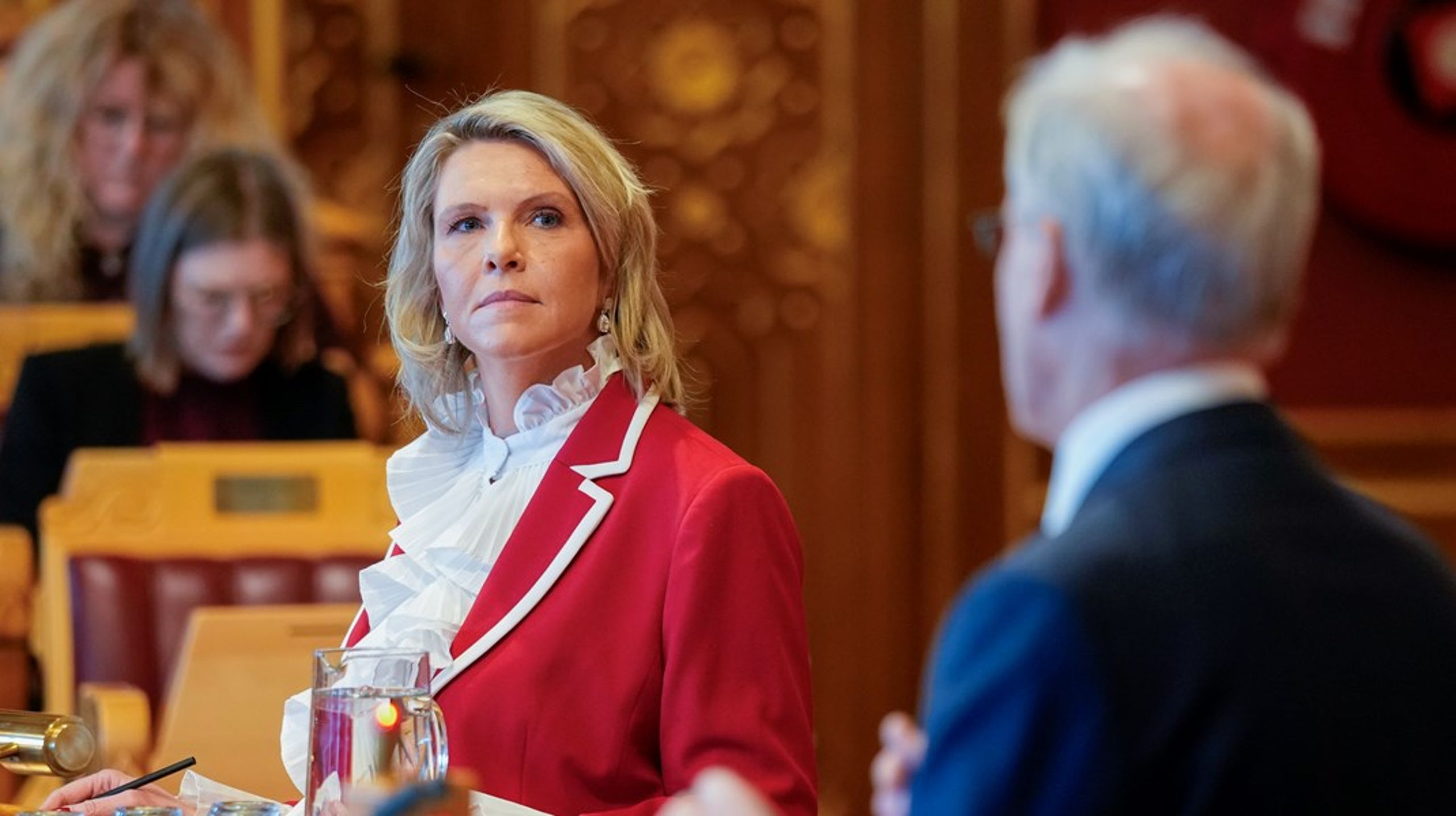 En rødkledd Sylvi Listhaug kuppet debatten om regjeringens&nbsp;«Plan for Norge» med å fremme et forslag i tråd med dansk sosialdemokratisk innvandringspolitikk.