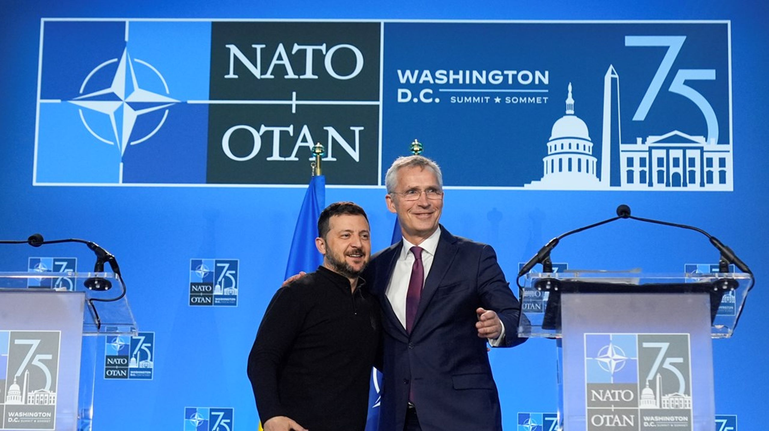 Jens Stoltenberg får pris for sin innsats i Nato. Her sammen med Ukrainas president&nbsp;Volodymyr Zelenskyj da han fortsatt var generalsekretær.<div><div><div><div><div></div></div></div></div></div><div></div><div><div><div><a href="https://www.google.com/search?sca_esv=e7e7d7f7344b061f&amp;sxsrf=ANbL-n6hHMqM_mdrq22QQgVVvMMG76sCWg:1768565631541&amp;q=zelenskyj&amp;si=AL3DRZFxtgWYtuCAalnNj6mNa9UcjdQ1itOxhhRh1W_Ony1PVCS7NyUrLfqTDGT84FkSZk94o2M9LYPJ3T4at2HfTOyckDu0L1RXFriuMUAx8sbX52Av9pQ%3D&amp;sa=X&amp;ved=2ahUKEwiAl-uxhJCSAxWUUXcKHZ7jDYIQyNoBKAB6BAgzEAA&amp;ictx=1" target="" rel=""></a></div></div></div>