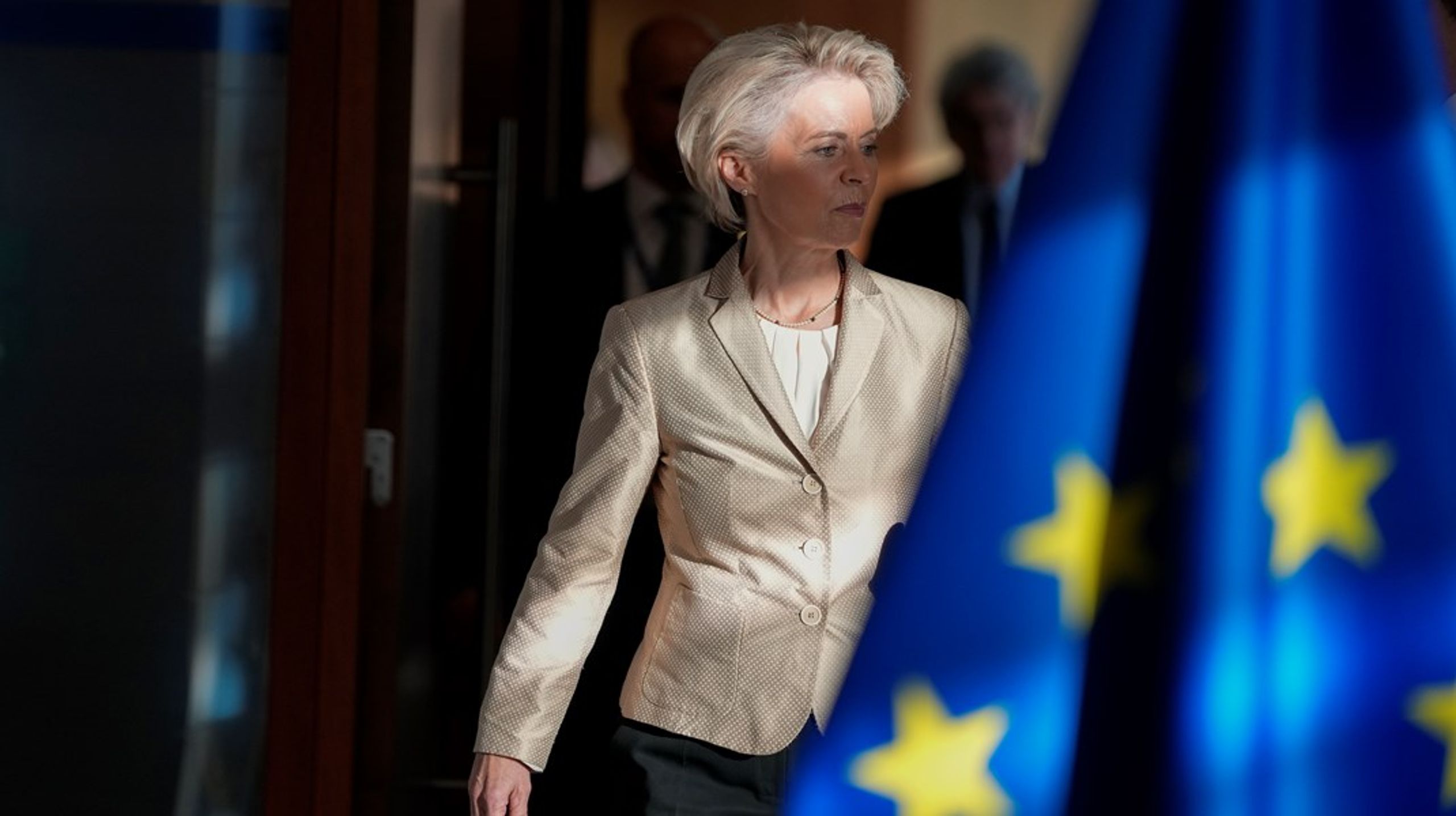 Konflikten mellom USA og Kongeriket Danmark om Grønland har ført til at Europaparlamentets største gruppe, det konservative EPP, – sammen med liberale og venstresiden – nekter å godkjenne EUs handelsavtale med USA, som president Trump og Ursula von der Leyen håndhilste på i 2025.&nbsp;