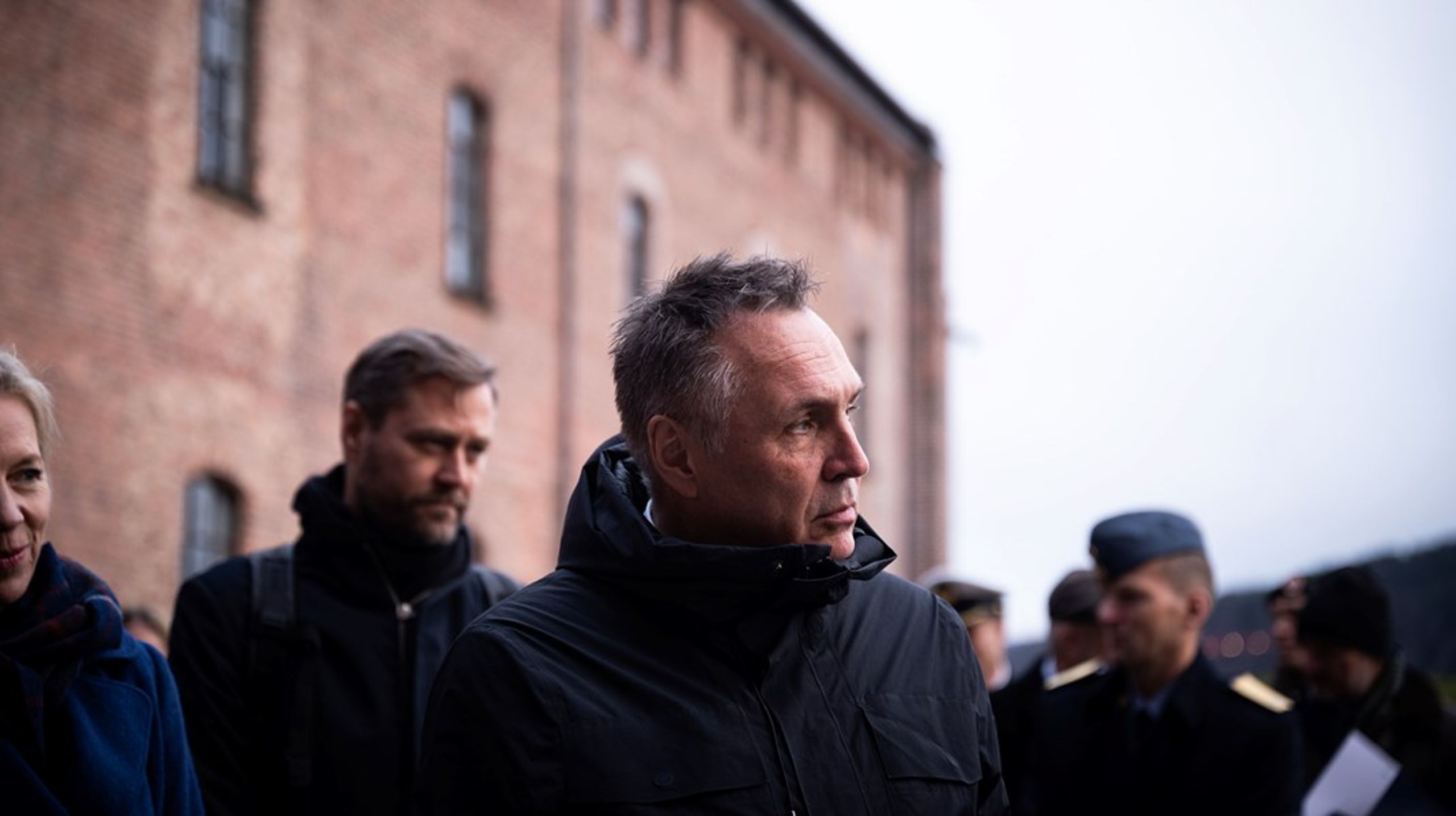 Forsvarsminister Tore O. Sandvik (Ap) reiser til Brussel for å delta på et hastemøte i Nato.