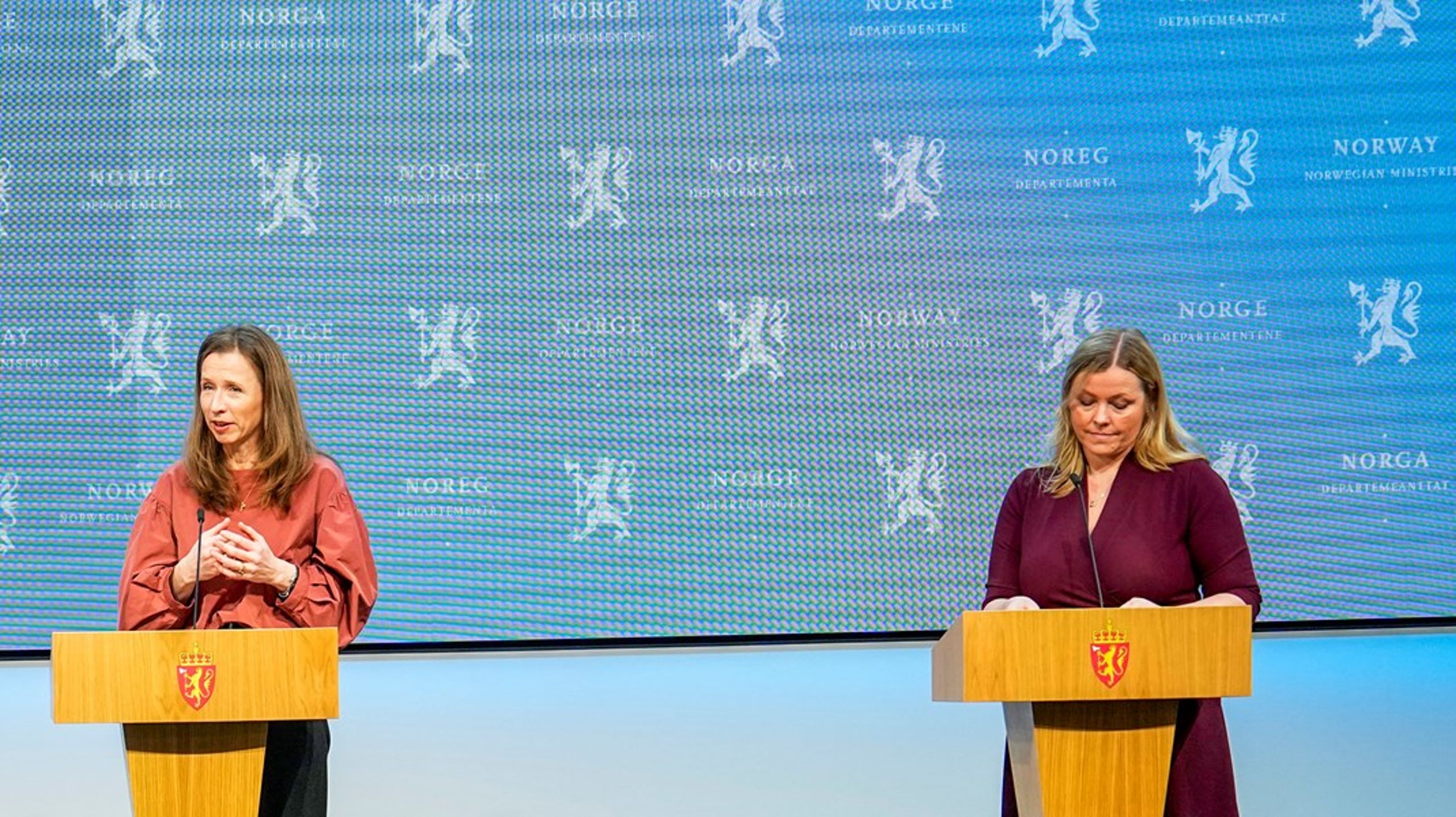Justis- og beredskapsminister Astri Aas-Hansen (t.v) og arbeids- og inkluderingsminister Kjersti Stenseng (t.h).