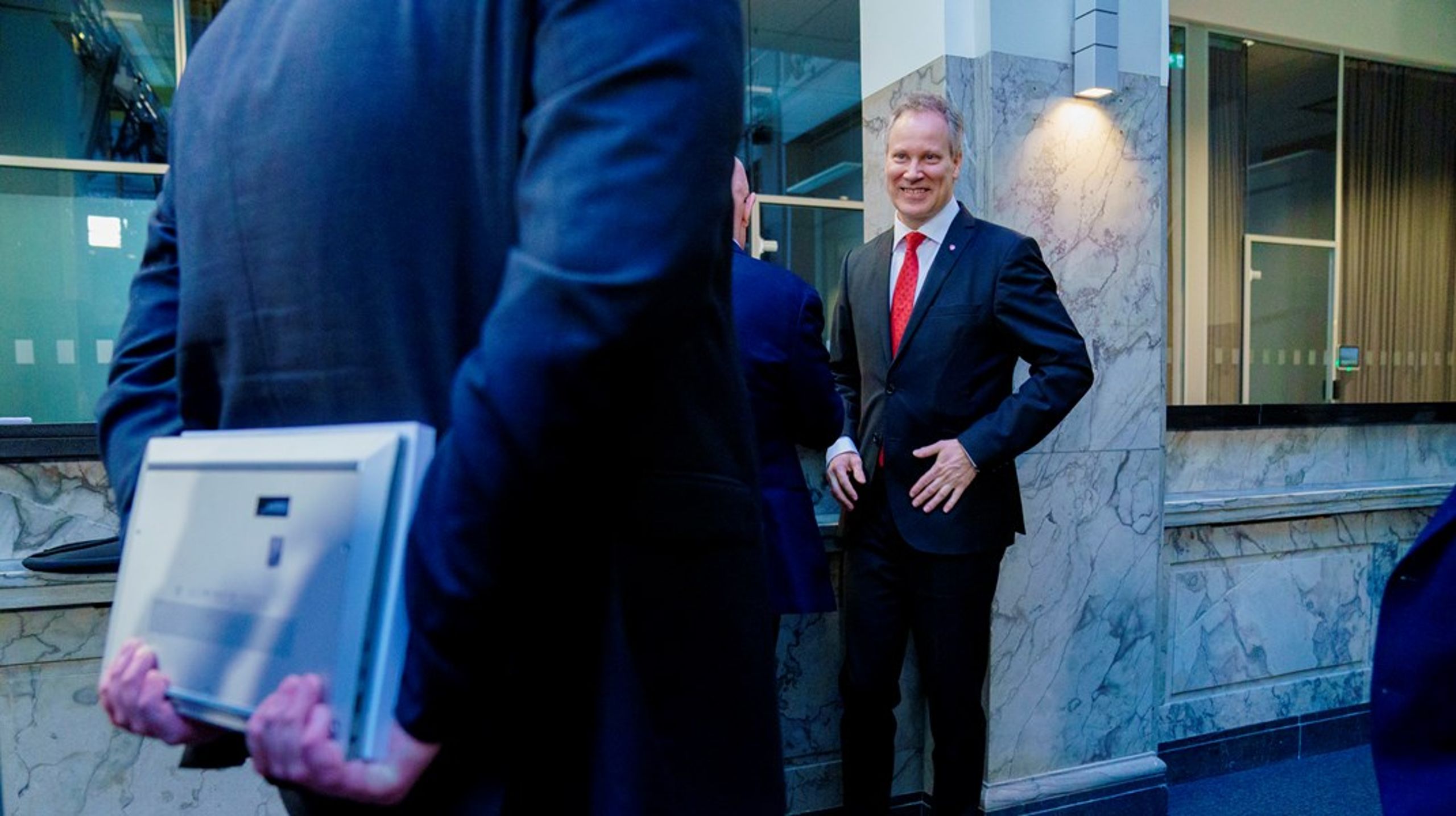 Samferdselsminister Jon-Ivar Nygård får ny politisk rådgiver. Han overtar rådgiveren til forsknings- og høyere utdanningsminister Sigrun Aasland.