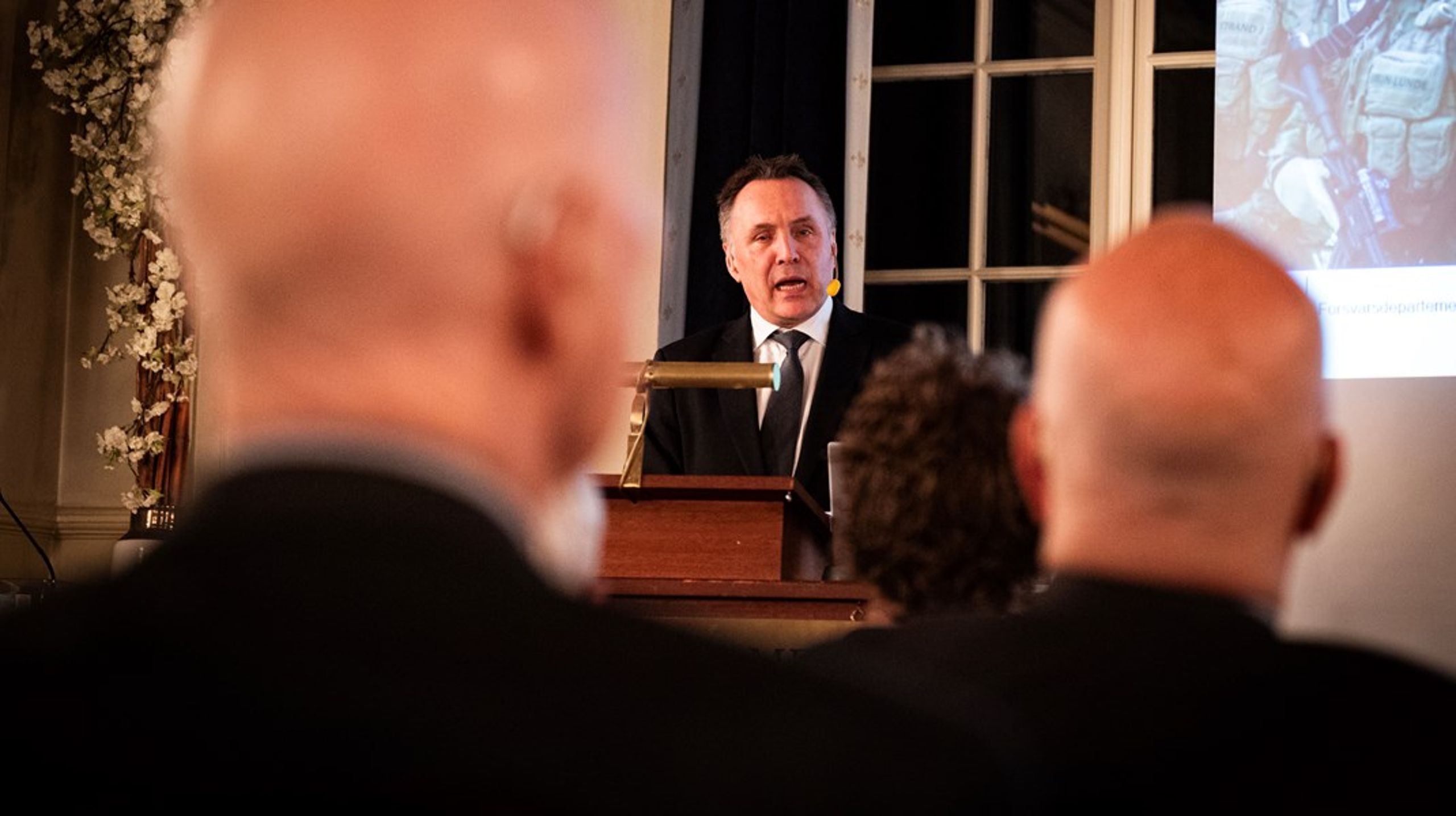 Forsvarsminister Tore O. Sandvik (Ap) talte til Oslo Militære Samfund, noe som er en årlig og viktig seanse for forsvarsministeren.