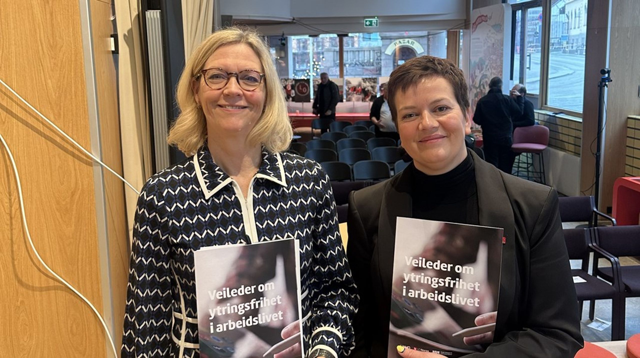 Nina Melsom, direktør arbeidsliv i NHO, og Henriette Jevnaker, første nestleder i LO, lanserte Veileder for ytringsfrihet i arbeidslivet torsdag.&nbsp;