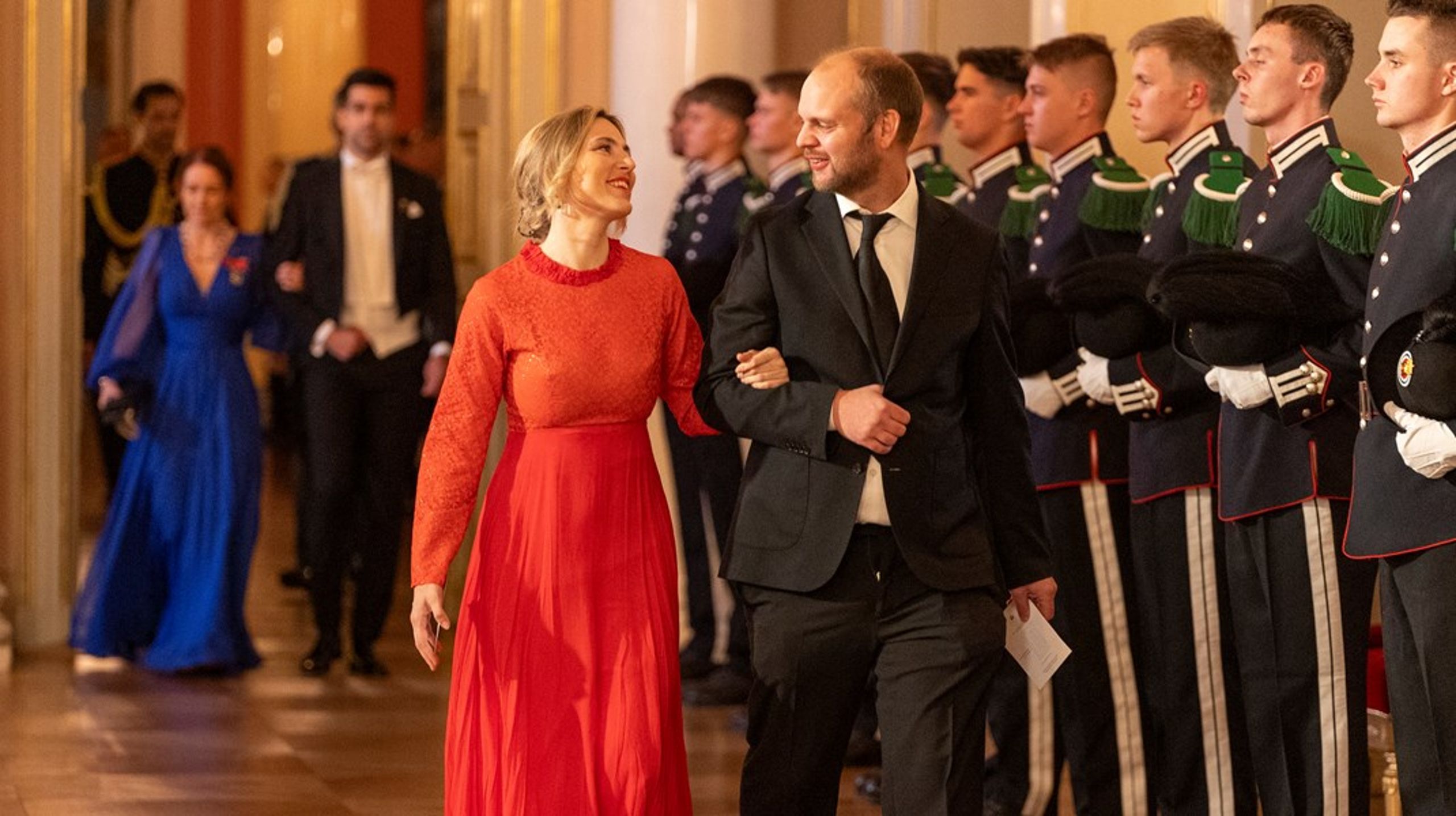 Sofie Marhaug skriver på Facebook at hun og Rødt-kollega Mímir Kristjánsson venter barn sammen til sommeren.