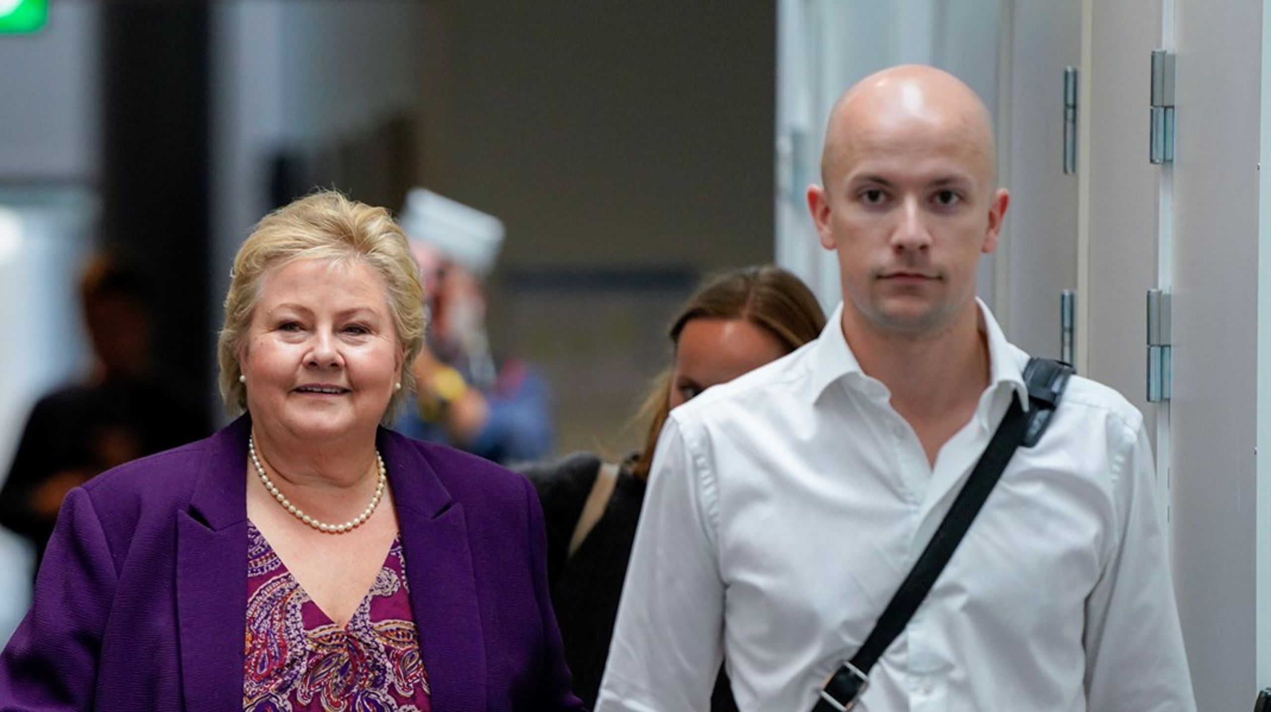 Syver Hanken har jobbet tett med Erna Solberg (H). Nå blir han konsulent.