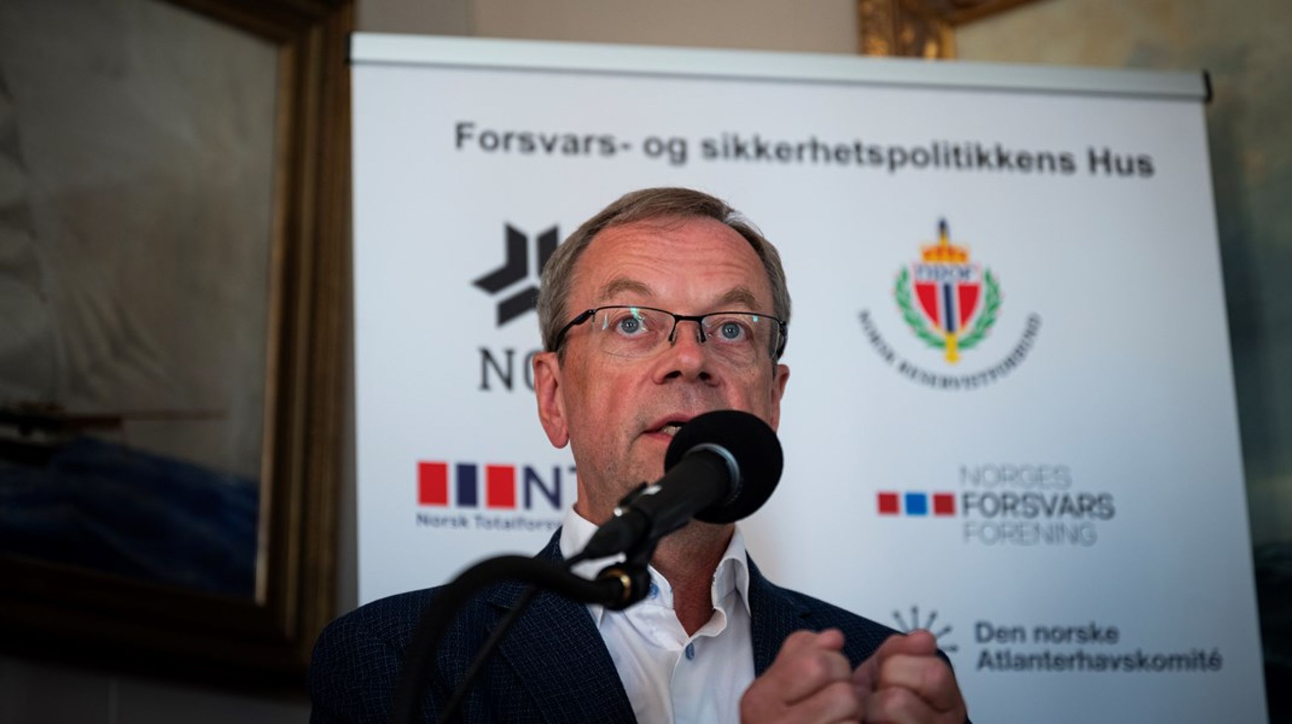 FFI-sjef Kenneth Ruud og instituttet leter etter en ny assisterende direktør.