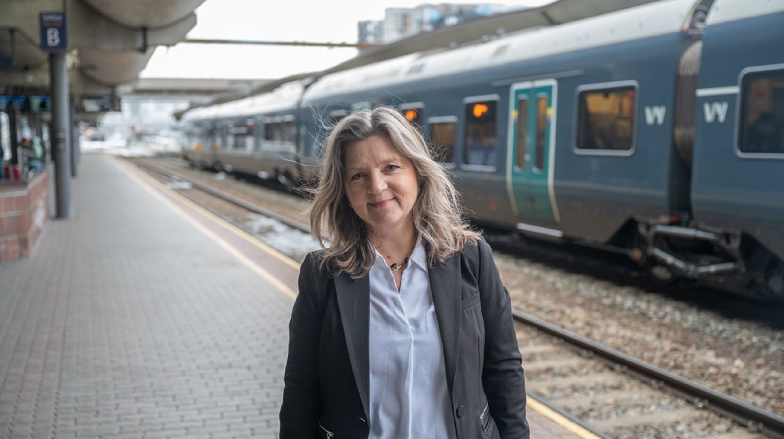 Anne Iren Fagerbakke er ny jernbanedirektør. Hun er utdannet sivilingeniør og kommer fra en direktørstilling i Vestland fylkeskommune.