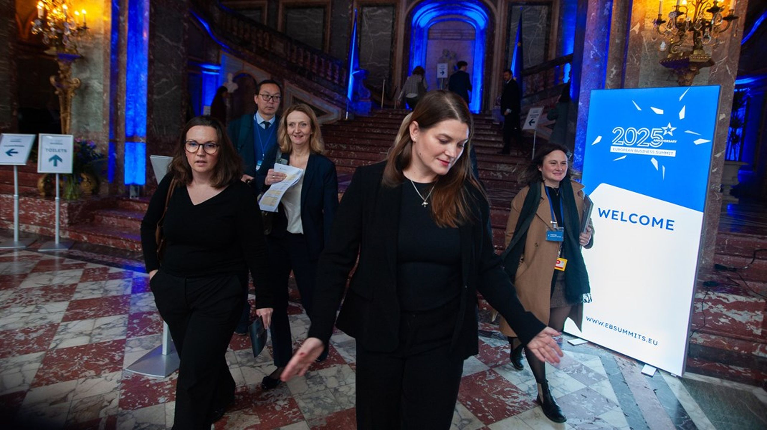 Lisa Nordøen blir hun kommunikasjonssjef for næringsminister Cecilie Myrseth. Her er de på jobb for Norge i Brussel.