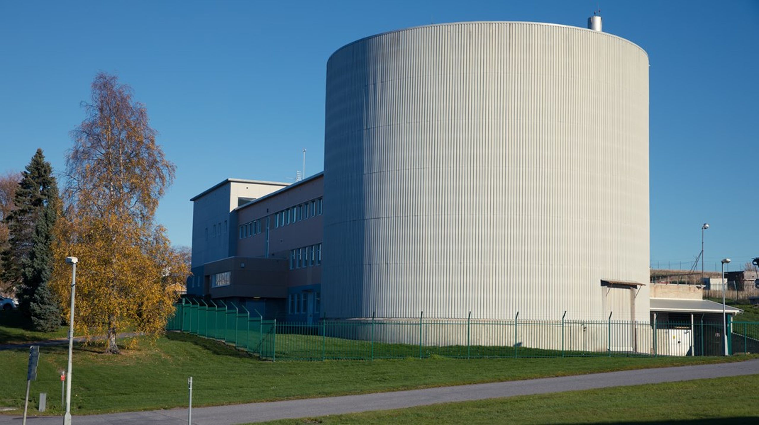 Alt er ikke som det skal være ved IFEs atomanlegg på Kjeller, i følge en fersk tilsynsrapport. På bildet er Jeep II, som er den siste reaktoren som var i drift i Norge.