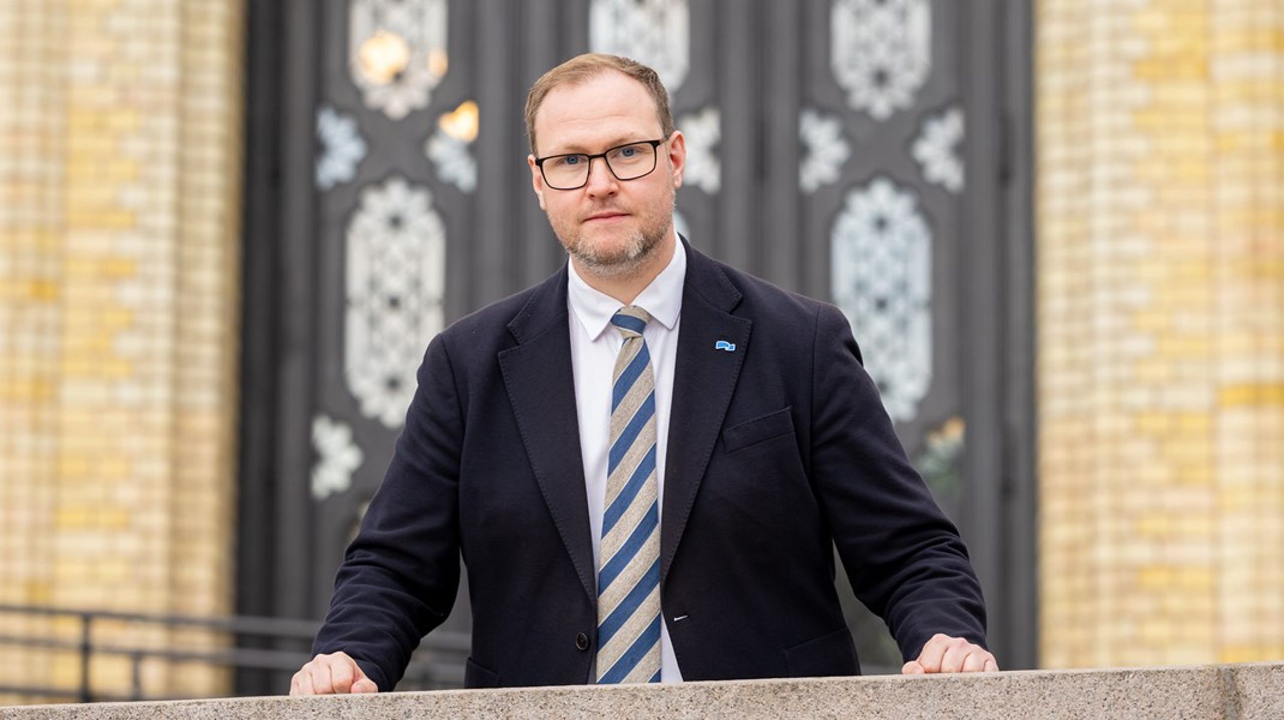 Erlend Svardal Bøe (H) har sendt en interpellasjon til helse- og omsorgsministeren, hvor han ber om svar på hva som gjøres med atomavfallet på Kjeller.