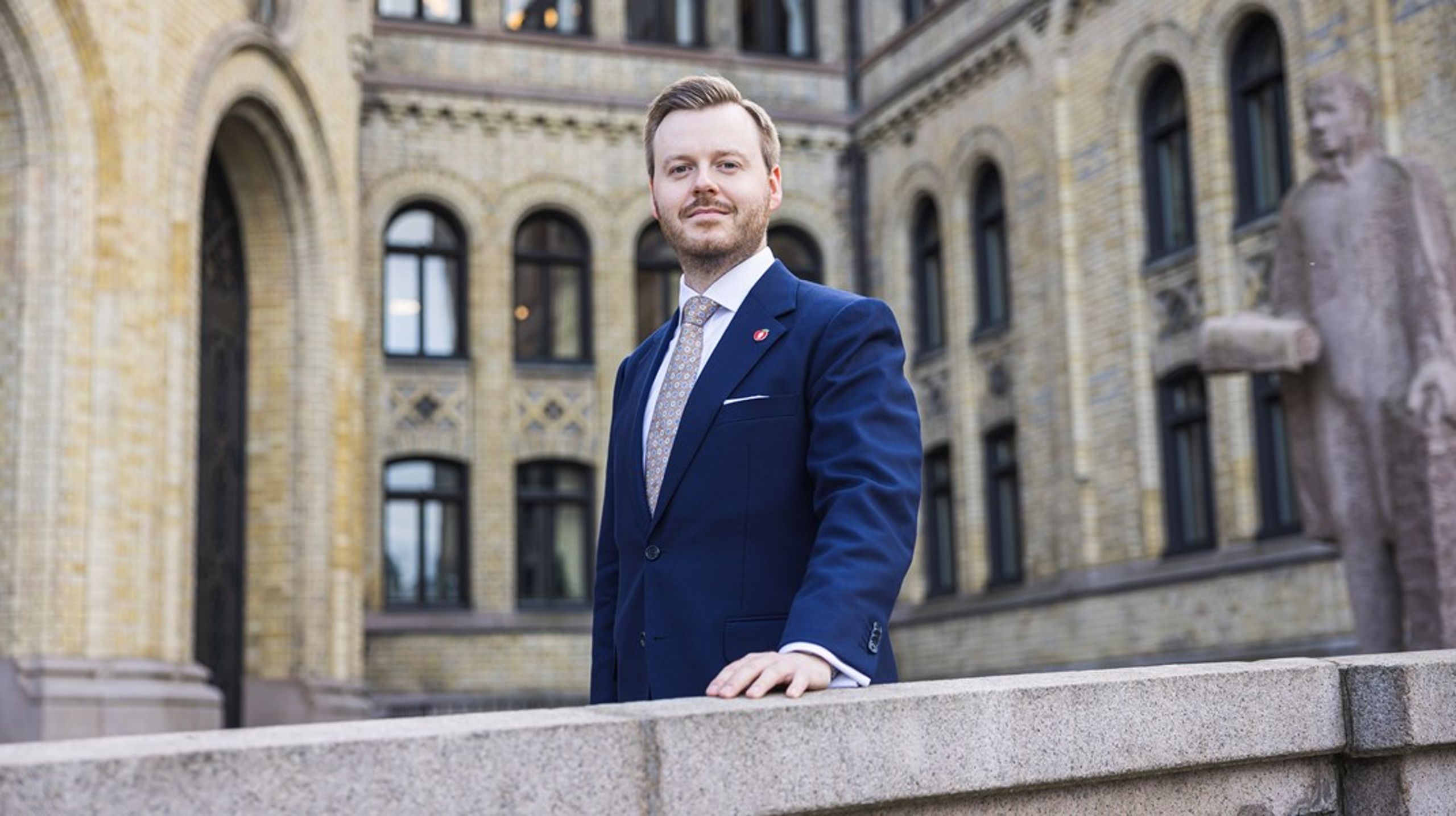 Frps&nbsp;helsepolitiske talsperson, Kristian A. Eilertsen, mener norske kommuner bør hjelpe til når noen av deres pleietrengende nordmenn ønsker å feriere på hytta i nabolandet og trenger hjelp av hjemmetjenestene der.