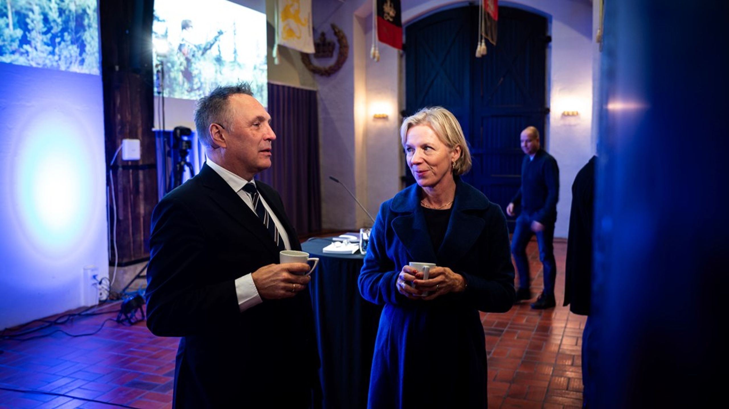 Den nye kommunikasjonssjefen i FD vil jobbe tett på forsvarsminister Tore O. Sandvik (Ap) og statssekretær Marte Gerhardsen (Ap).