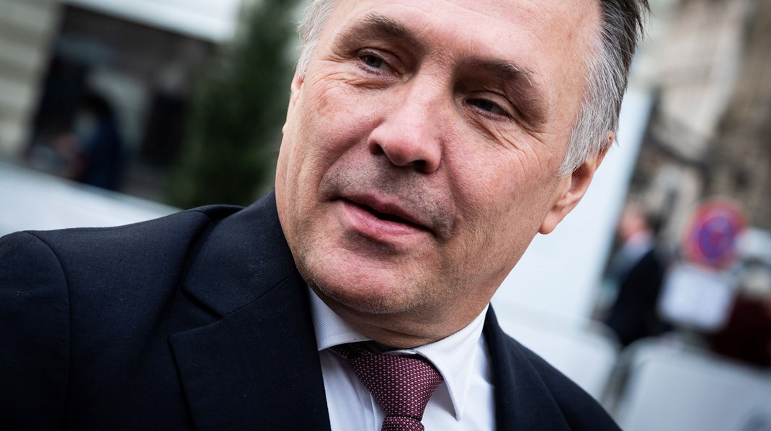 Forsvarsminister Tore O. Sandvik (Ap) har sendt et korrigeringsbrev til kontrollkomiteen.