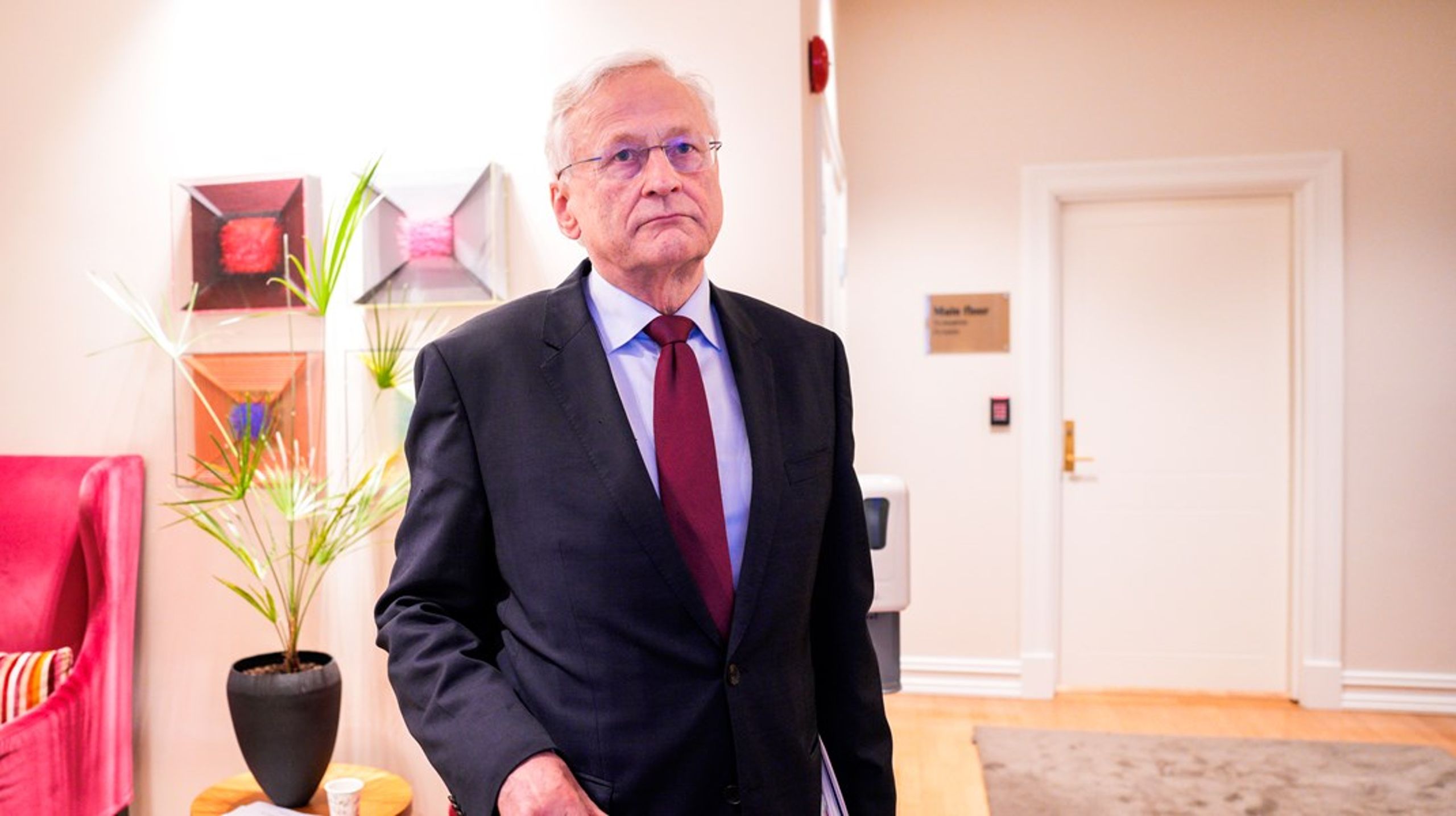 Styreleder i Helse Sør-Øst, Svein Gjedrem, er skeptisk til nye regnskapsregler for pensjon i helseforetakene. Han sier det kommer med en vesentlig kostnad.&nbsp;